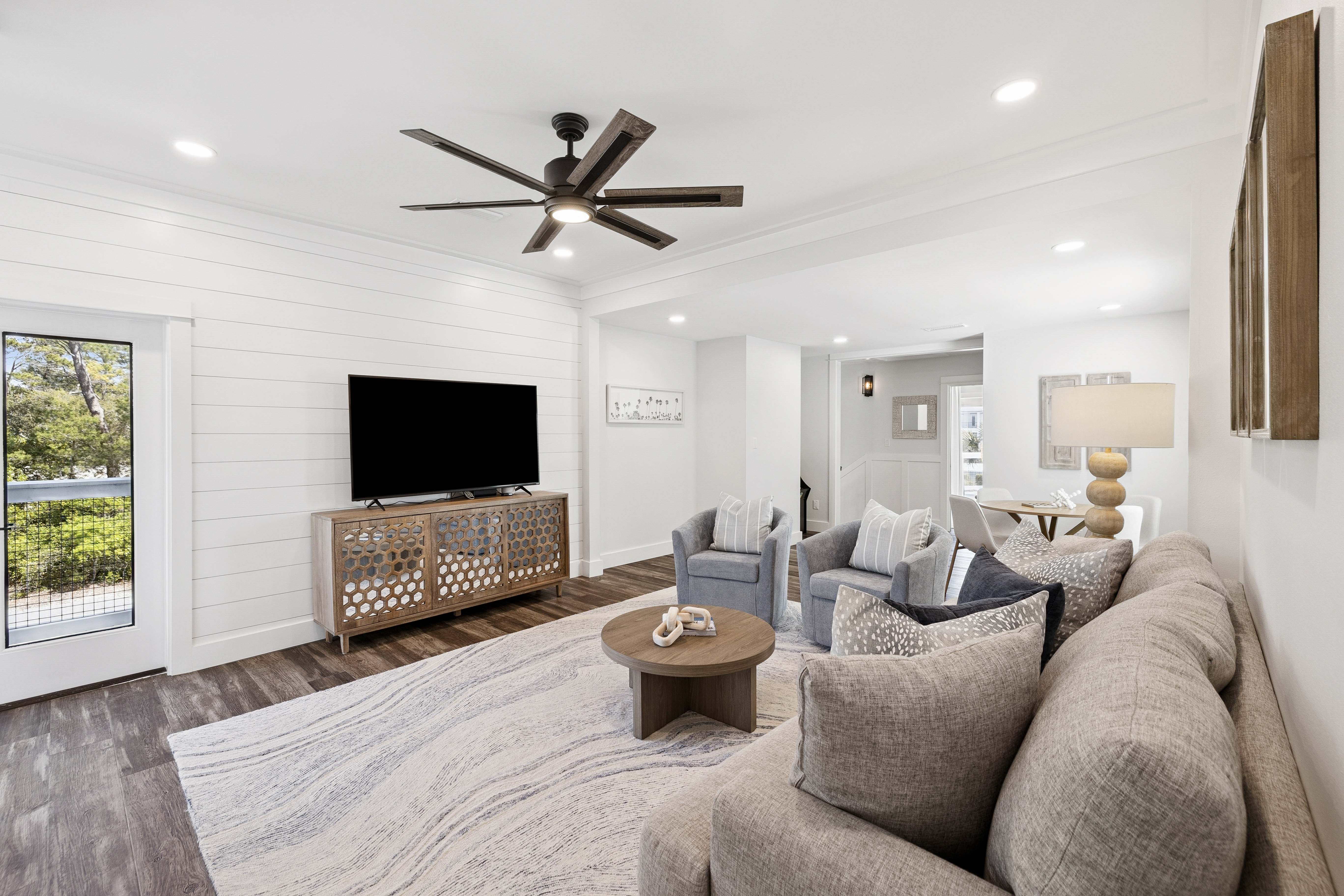  Completely Renovated Home On Half-Acre Lot Near Gulf Place - 物件實景