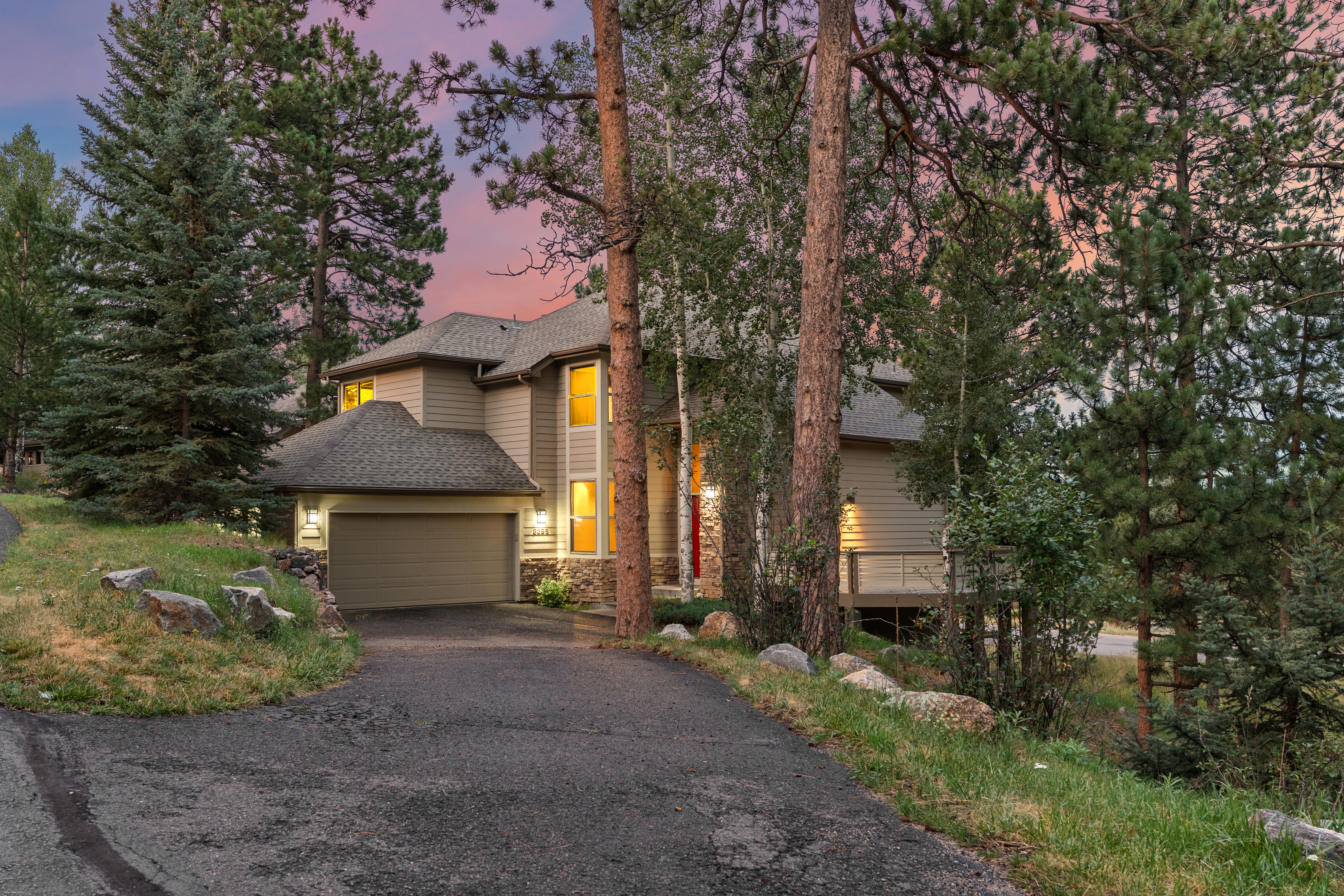  Evergreen Light-Filled Retreat Near Lake Golf Trails & South Deck - 物件實景