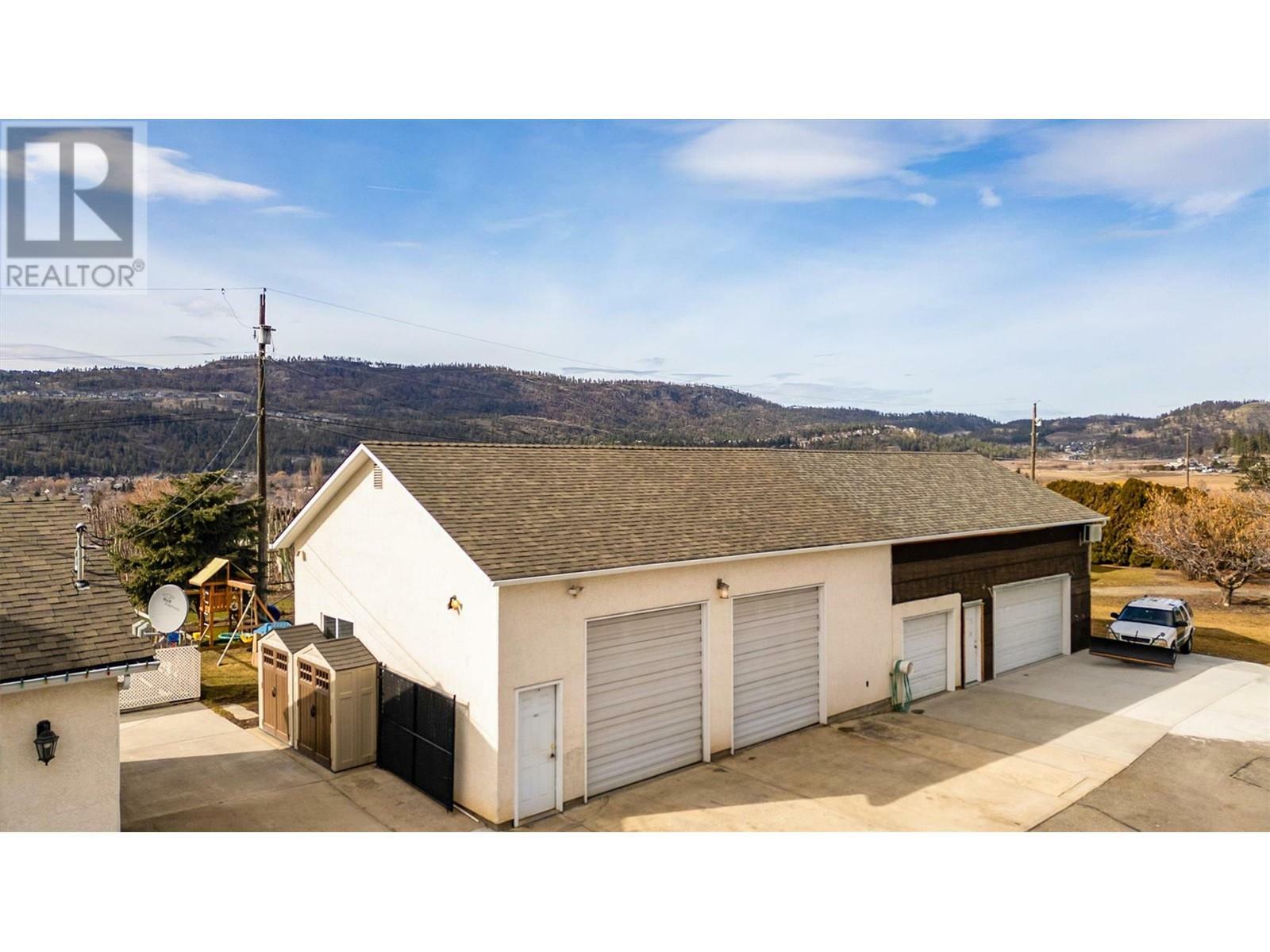 KELOWNA, British Columbia, V1V 2G6, CA, 5 Bedrooms Bedrooms, ,4 BathroomsBathrooms,Residential,For Sale,1838438
