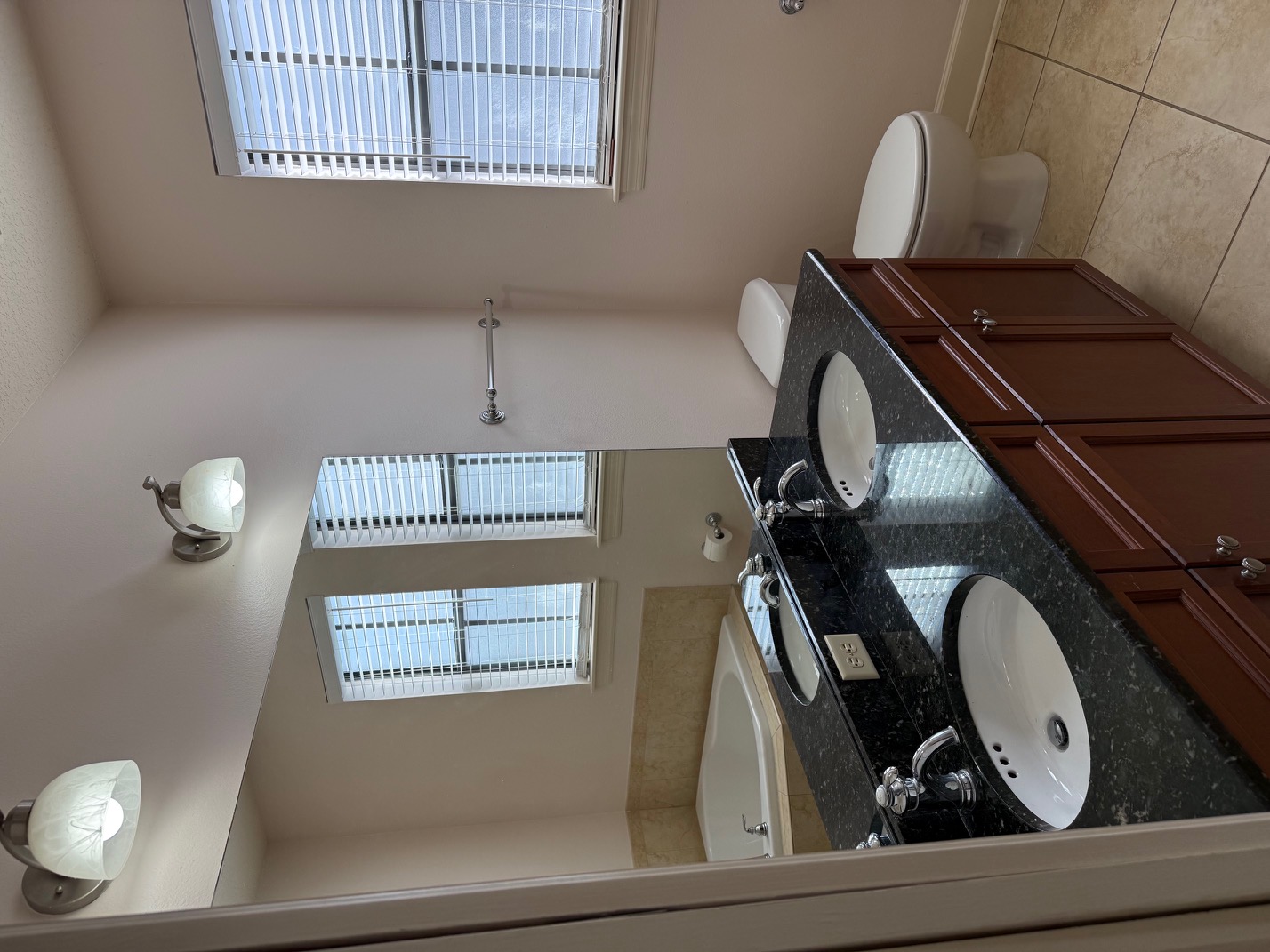 Tampa, Florida, 33606, United States, 2 Bedrooms Bedrooms, ,3 BathroomsBathrooms,Residential,For Sale,2015319