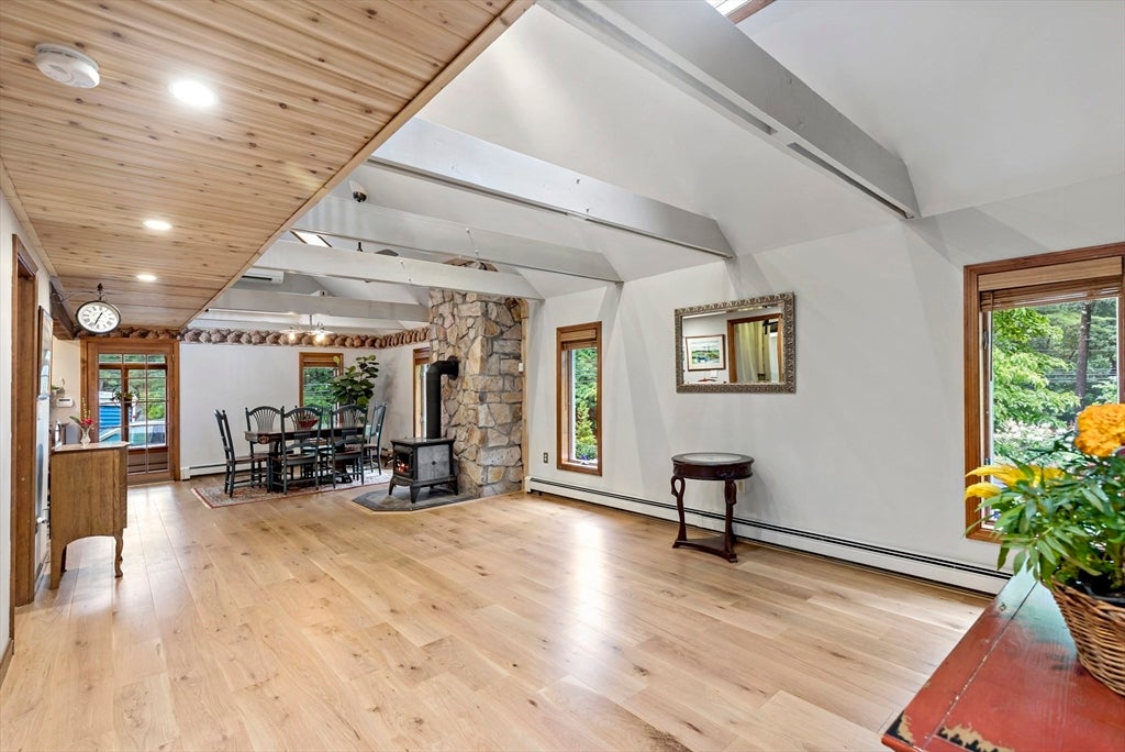 Kingston, Massachusetts, 02364, United States, 3 Bedrooms Bedrooms, ,2 BathroomsBathrooms,Residential,For Sale,1975778