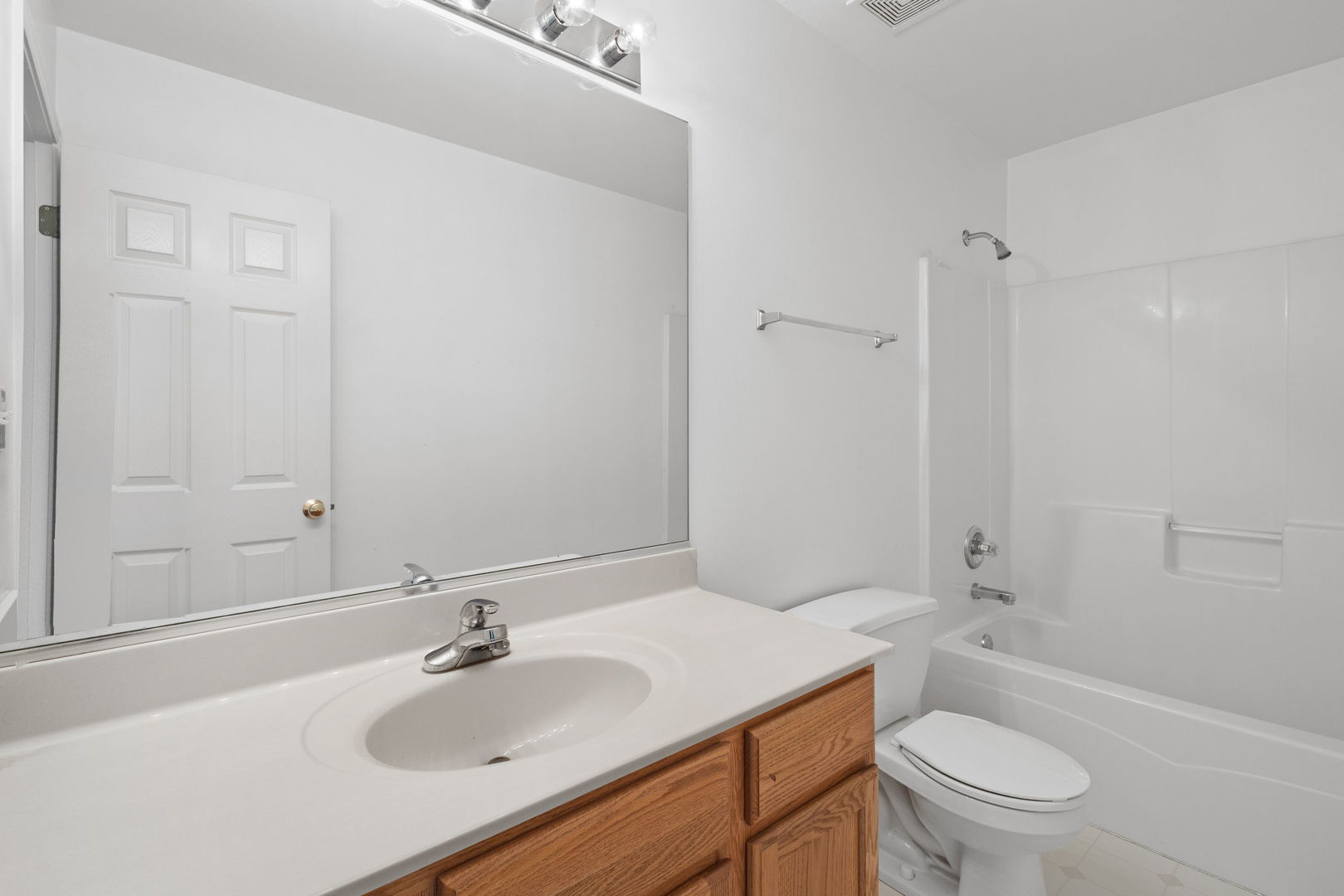 West Chicago, Illinois, 60185, United States, 4 Bedrooms Bedrooms, ,3 BathroomsBathrooms,Residential,For Sale,1918236