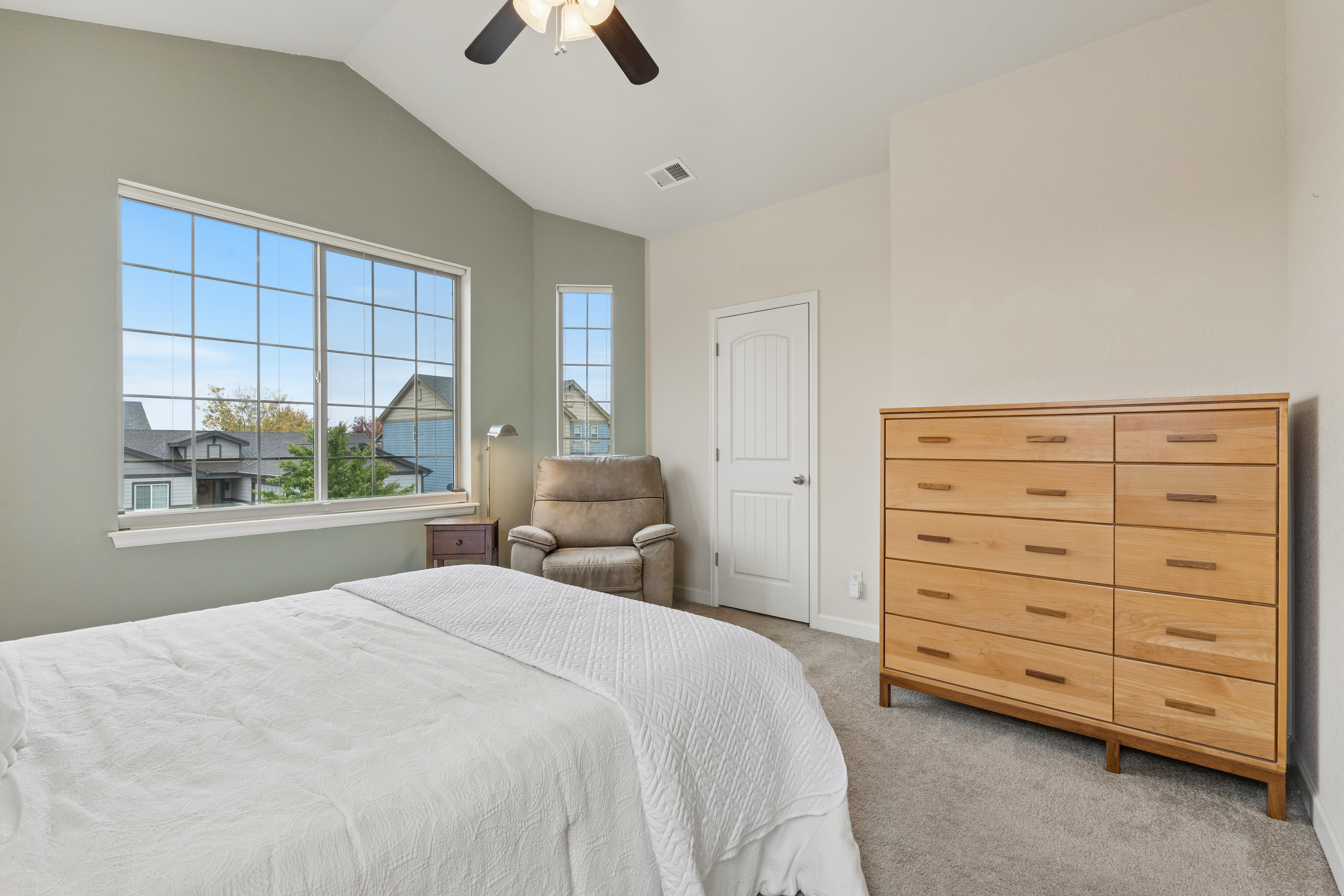  Truly Move-In Ready, Well-Maintained Duplex in the Desirable Town of Loveland - 物件實景