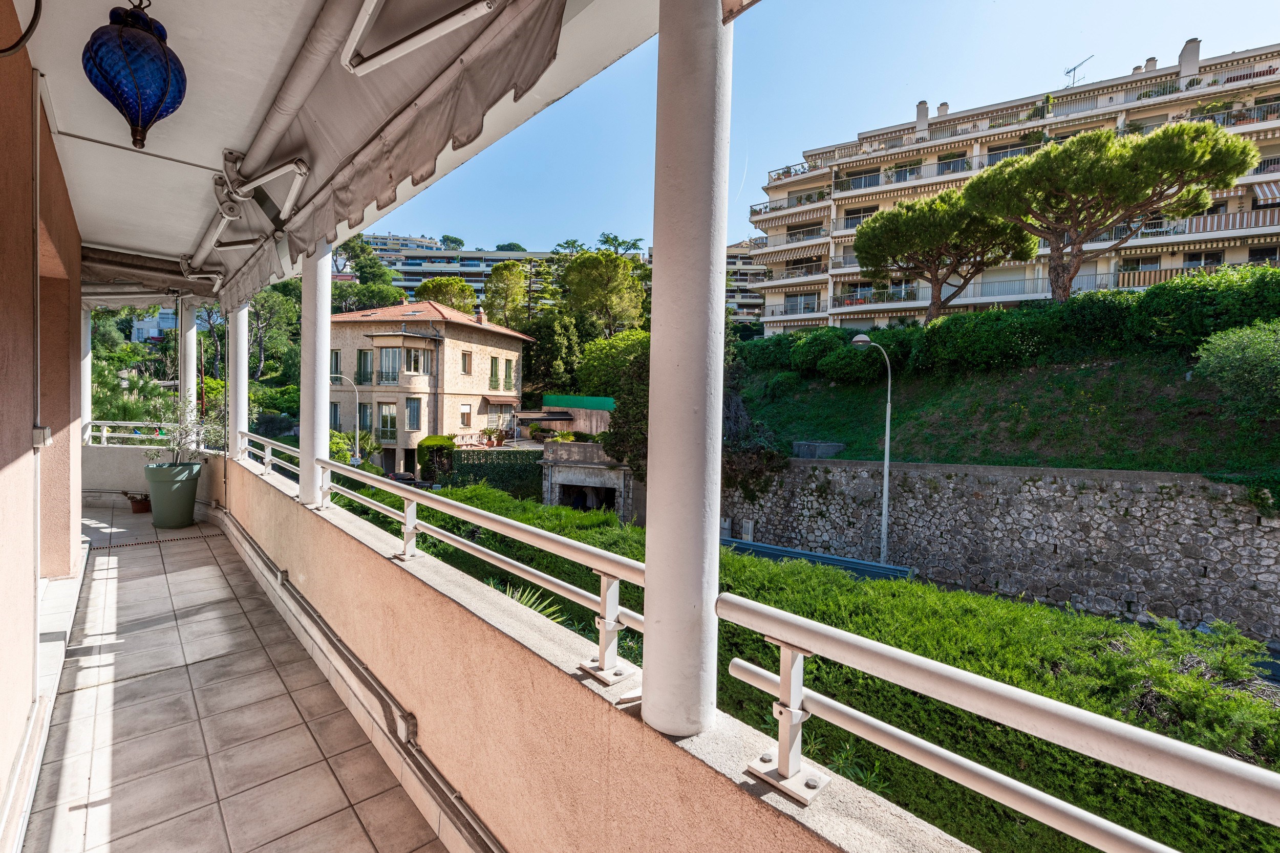 Nice Mont Boron top floor apartment with wraparound terrace and sea glimpse, Fr… - 物件實景