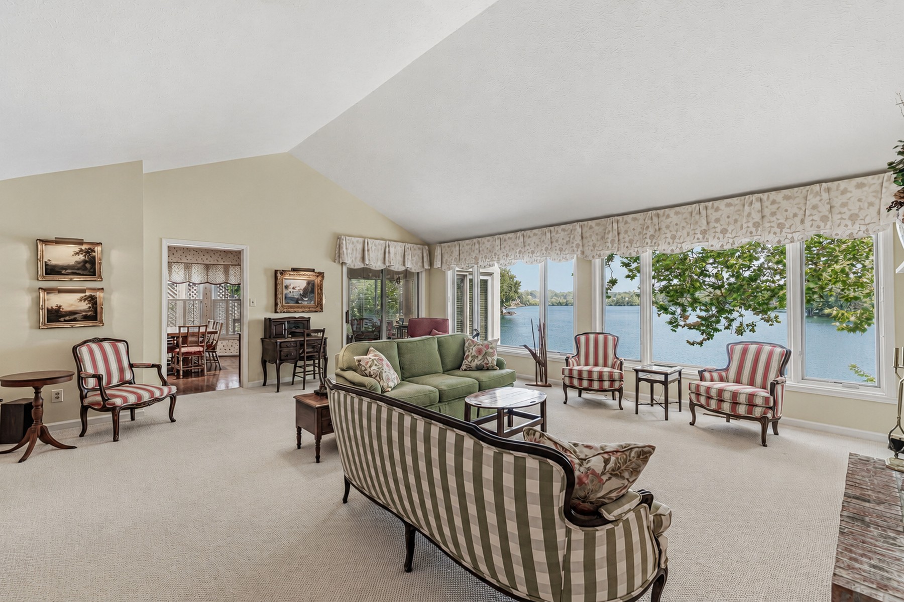  Beautifully Maintained Waterfront Home with Breathtaking Views - 物件實景