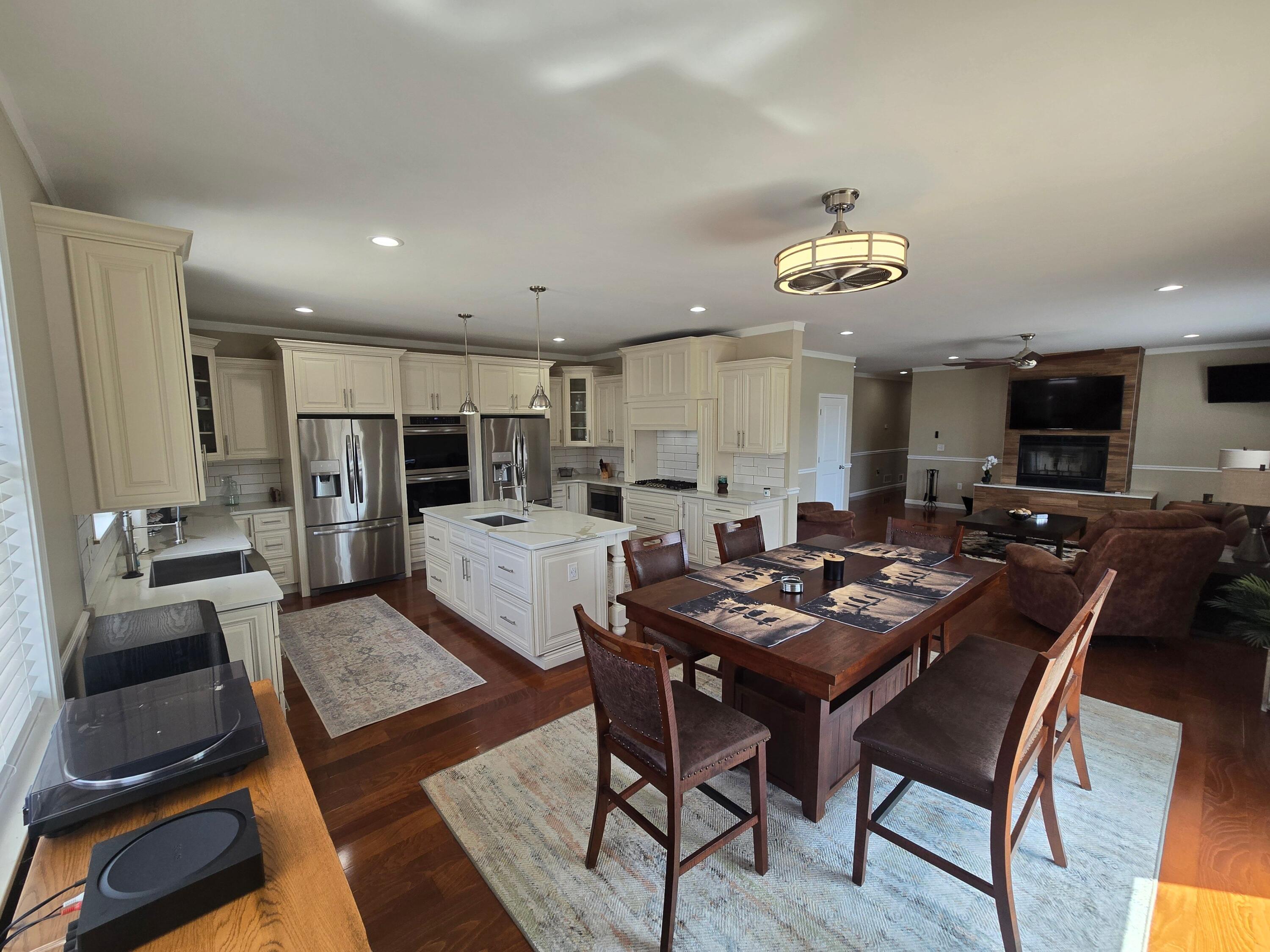 Belleville, Michigan, 48111, United States, 5 Bedrooms Bedrooms, ,5 BathroomsBathrooms,Residential,For Sale,1976520