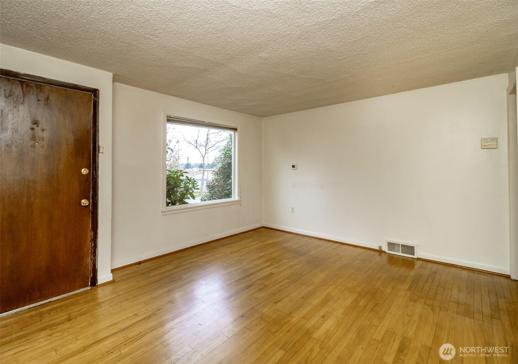 TUKWILA, Washington, 98168, United States, 2 Bedrooms Bedrooms, ,1 BathroomBathrooms,Residential,For Sale,2003003