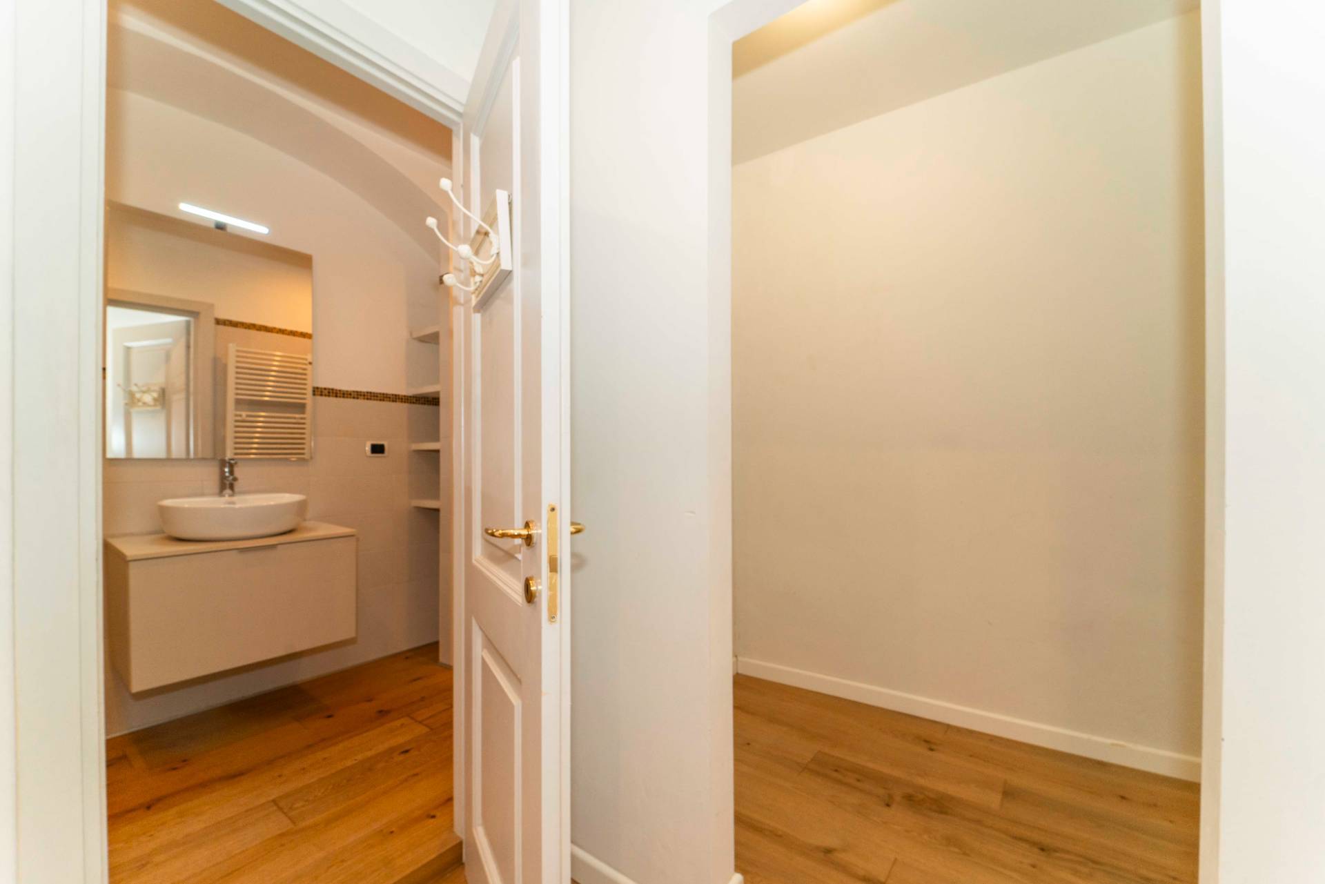 Torino, Torino, 10100, IT, 3 Bedrooms Bedrooms, ,4 BathroomsBathrooms,Residential,For Sale,1989307