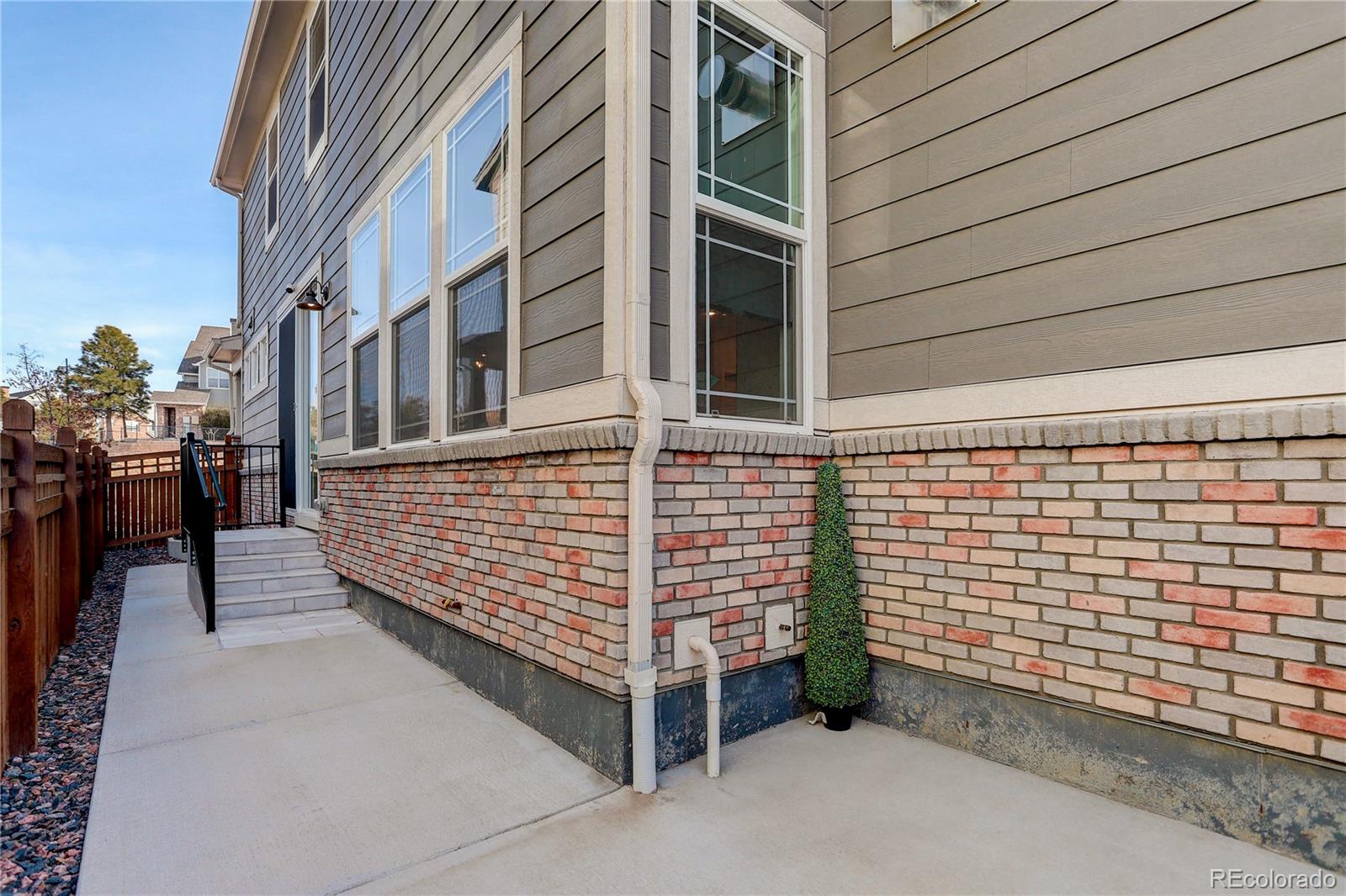 Castle Pines, Colorado, 80108, United States, 3 Bedrooms Bedrooms, ,2 BathroomsBathrooms,Residential,For Sale,1865426