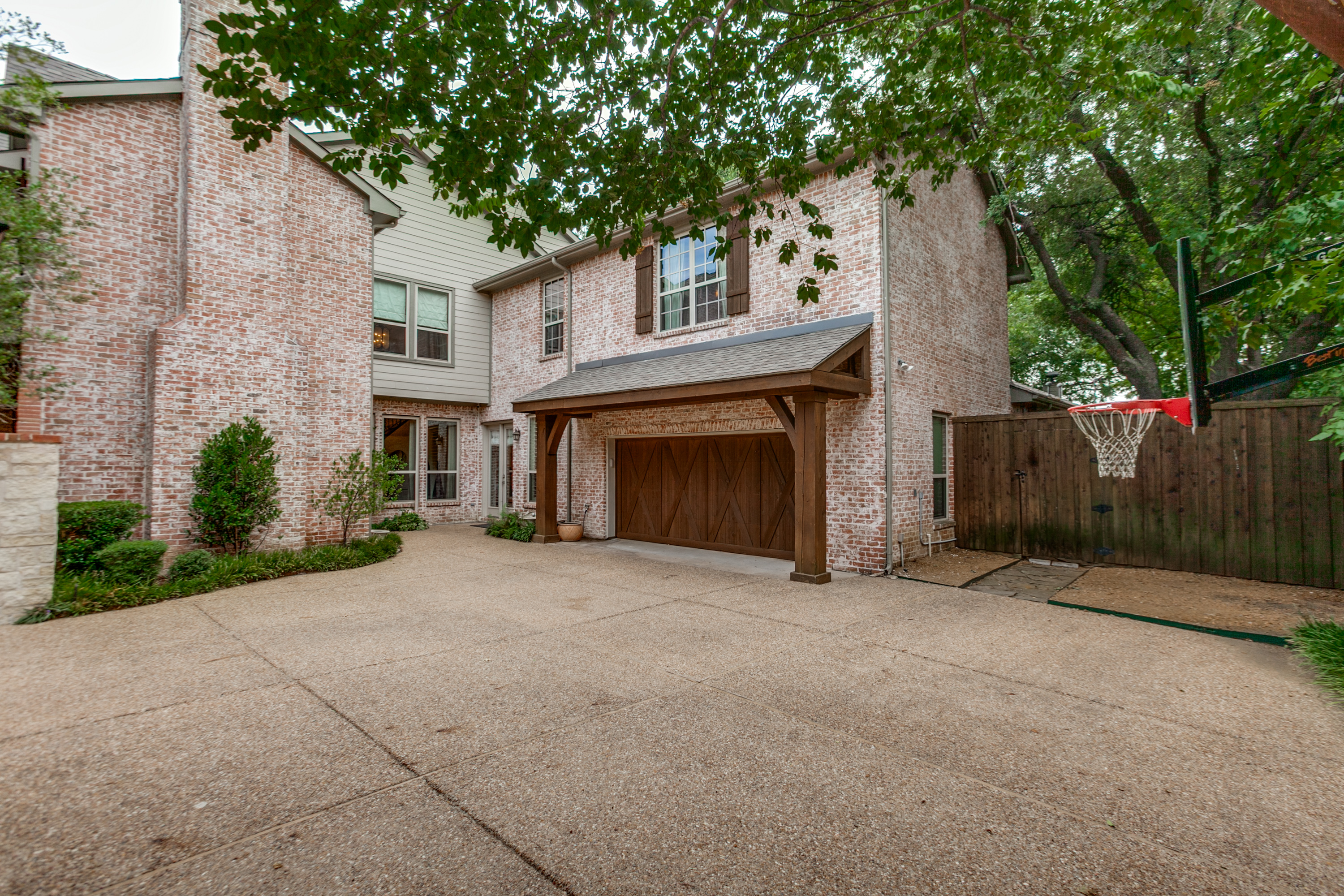  Preston Hollow 5-Bedroom Home with Pool, 2 Offices, and First-Floor Primary - 物件實景