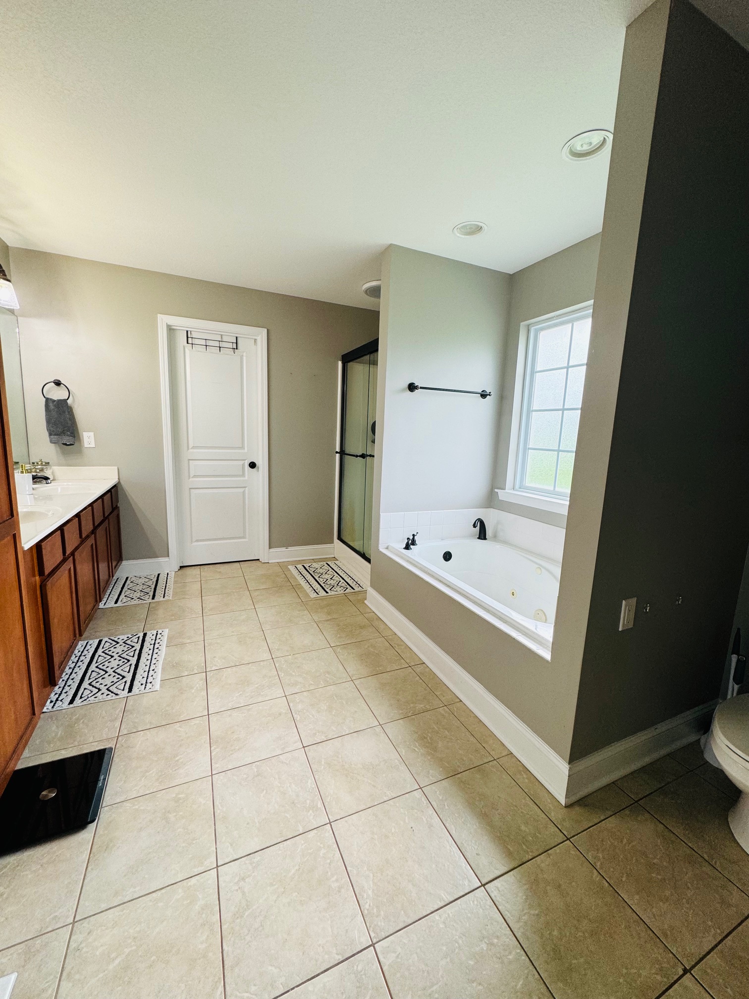 Friendsville, Tennessee, 37737, United States, 3 Bedrooms Bedrooms, ,4 BathroomsBathrooms,Residential,For Sale,1962671