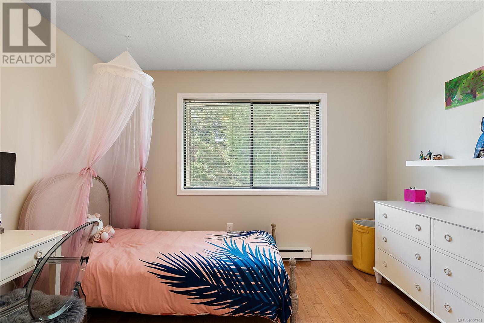 VICTORIA, British Columbia, V8S 1Z5, CA, 3 Bedrooms Bedrooms, ,2 BathroomsBathrooms,Residential,For Sale,1885281