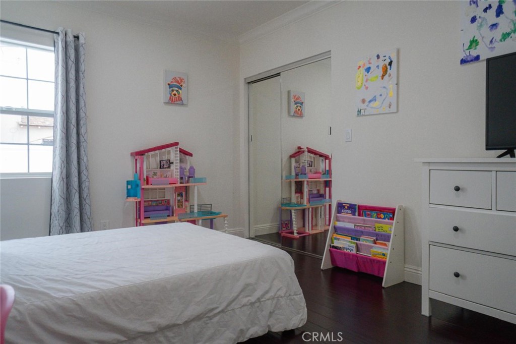 Los Angeles, California, 90043, United States, 3 Bedrooms Bedrooms, ,2 BathroomsBathrooms,Residential,For Sale,1921783
