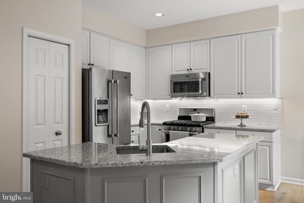 Sterling, Virginia, 20165, United States, 3 Bedrooms Bedrooms, ,4 BathroomsBathrooms,Residential,For Sale,1984617