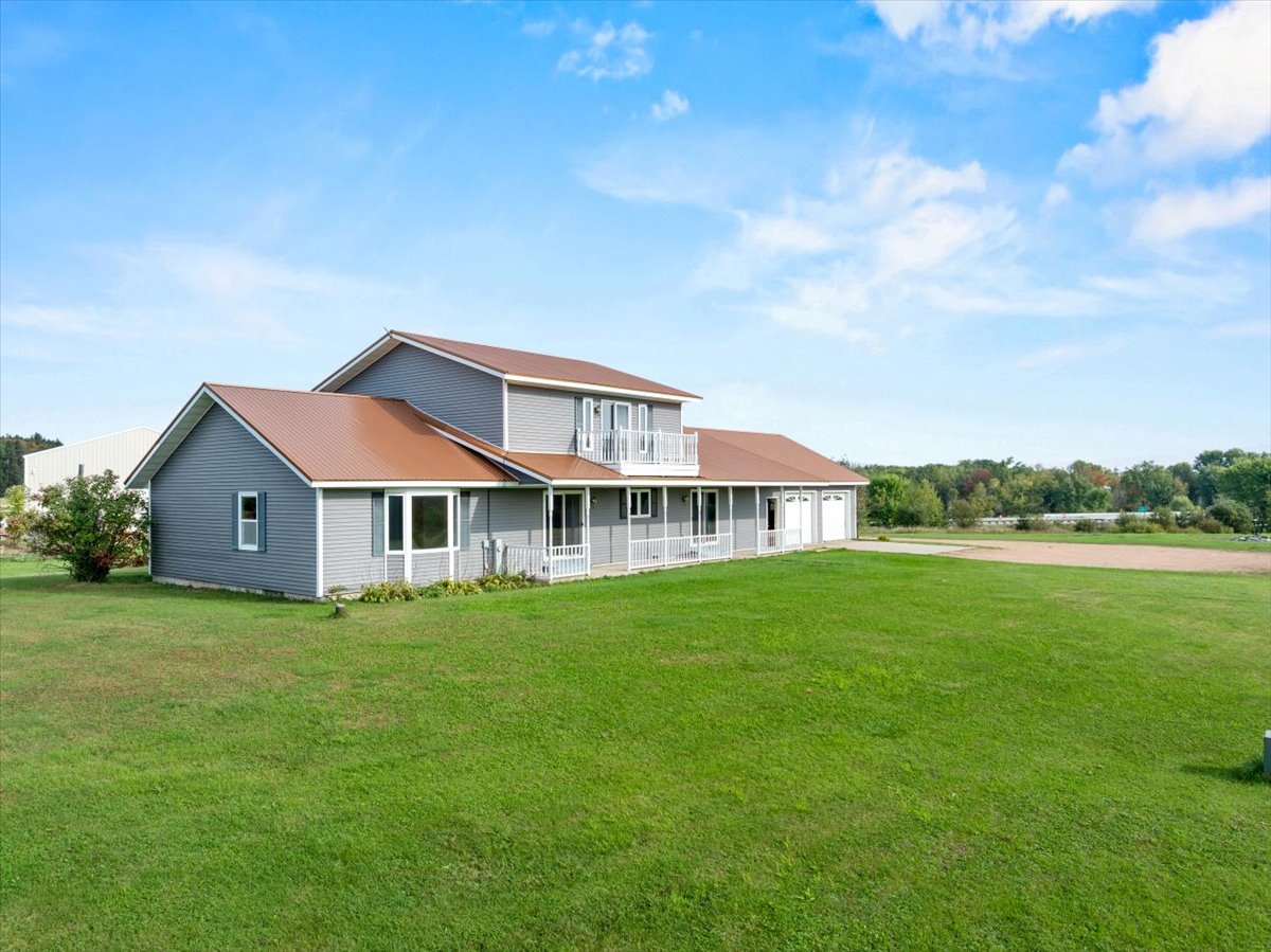 Abbotsford, Wisconsin, 54405, United States, 4 Bedrooms Bedrooms, ,4 BathroomsBathrooms,Residential,For Sale,1977625