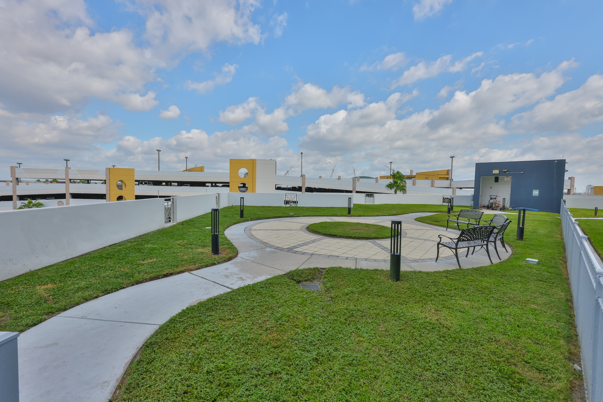 Tampa, Florida, 33602, United States, 3 Bedrooms Bedrooms, ,3 BathroomsBathrooms,Residential,For Sale,1982527