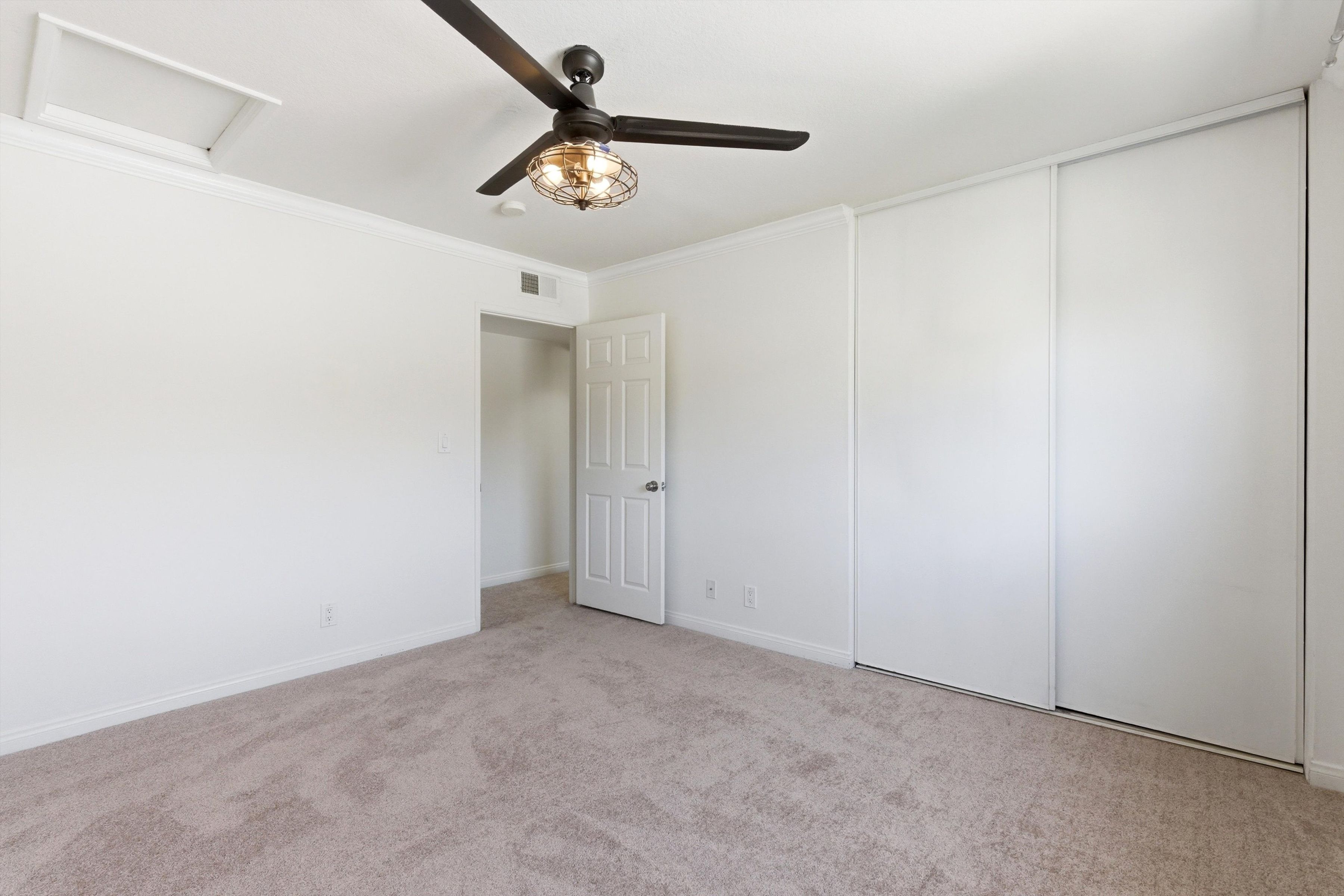  1015 East Spazier Avenue, Unit 205 - 物件實景