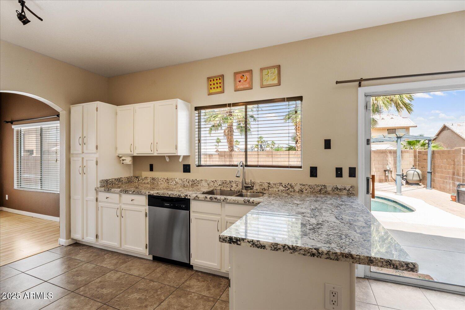 Chandler, Arizona, 85225, United States, 3 Bedrooms Bedrooms, ,Residential,For Sale,1796657