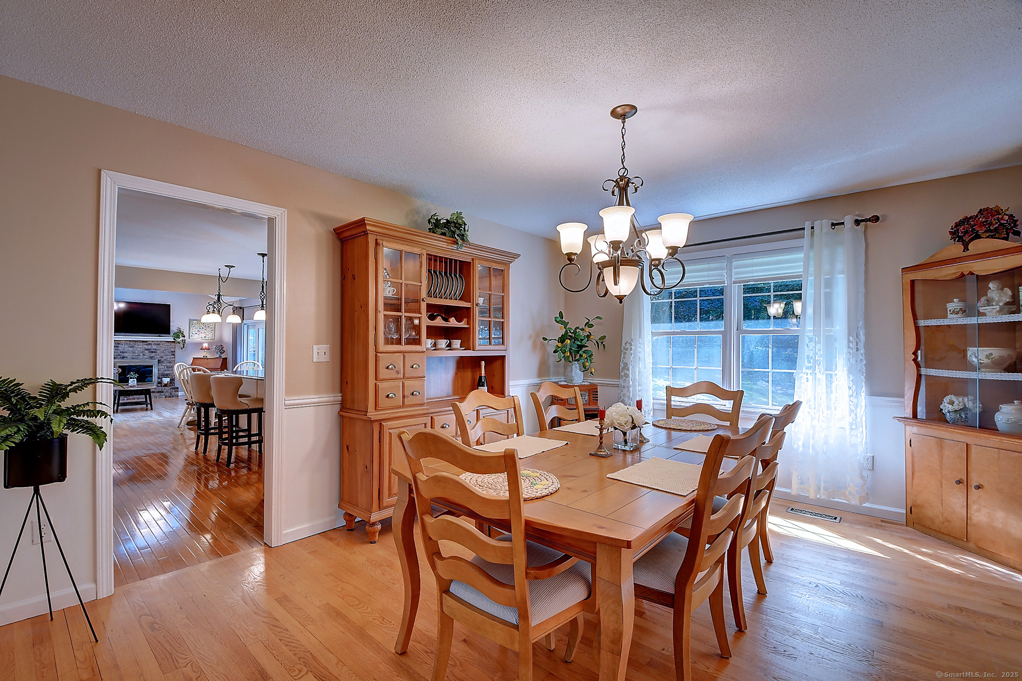 Cheshire, Connecticut, 06410, United States, 3 Bedrooms Bedrooms, ,3 BathroomsBathrooms,Residential,For Sale,1987474