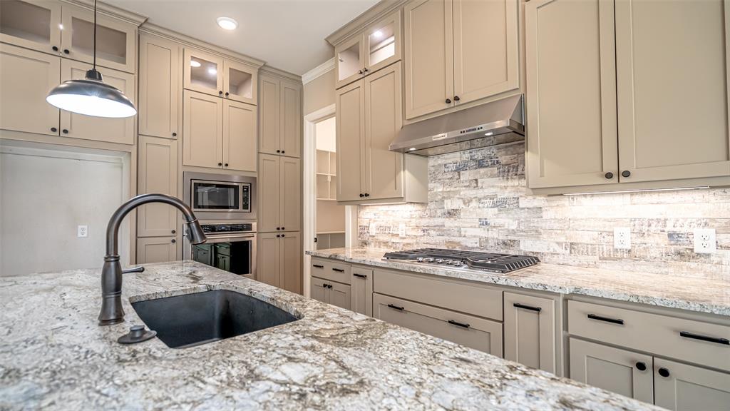 Granbury, Texas, 76048, United States, 3 Bedrooms Bedrooms, ,3 BathroomsBathrooms,Residential,For Sale,1996630