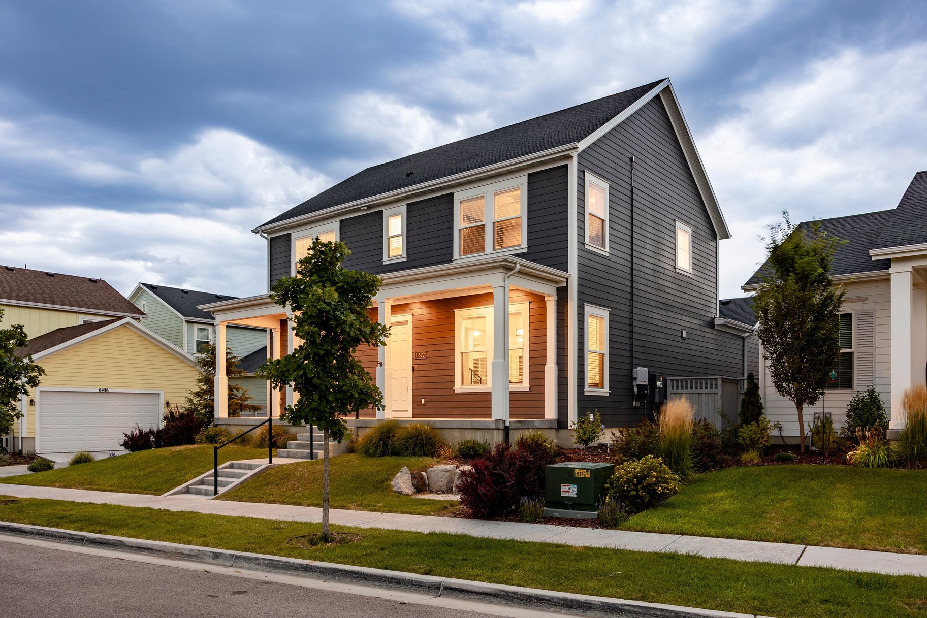  Daybreak Living With A 3-Car Garage - 物件實景