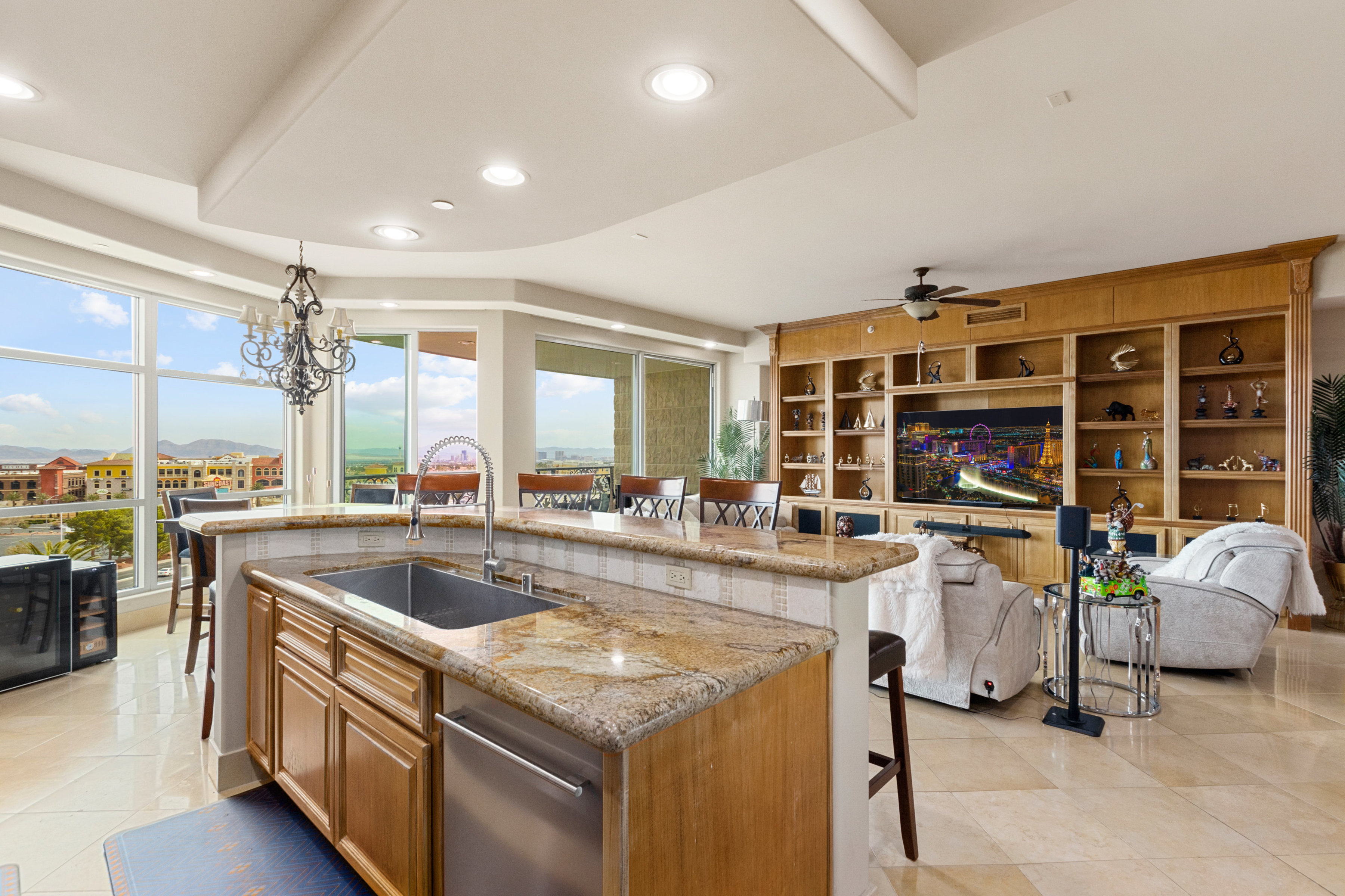  Stunning home at One Queensridge Place - 物件實景