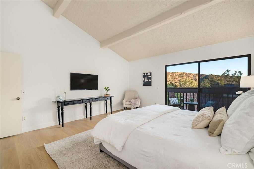 Glendale, California, 91206, United States, 2 Bedrooms Bedrooms, ,3 BathroomsBathrooms,Residential,For Sale,1941682