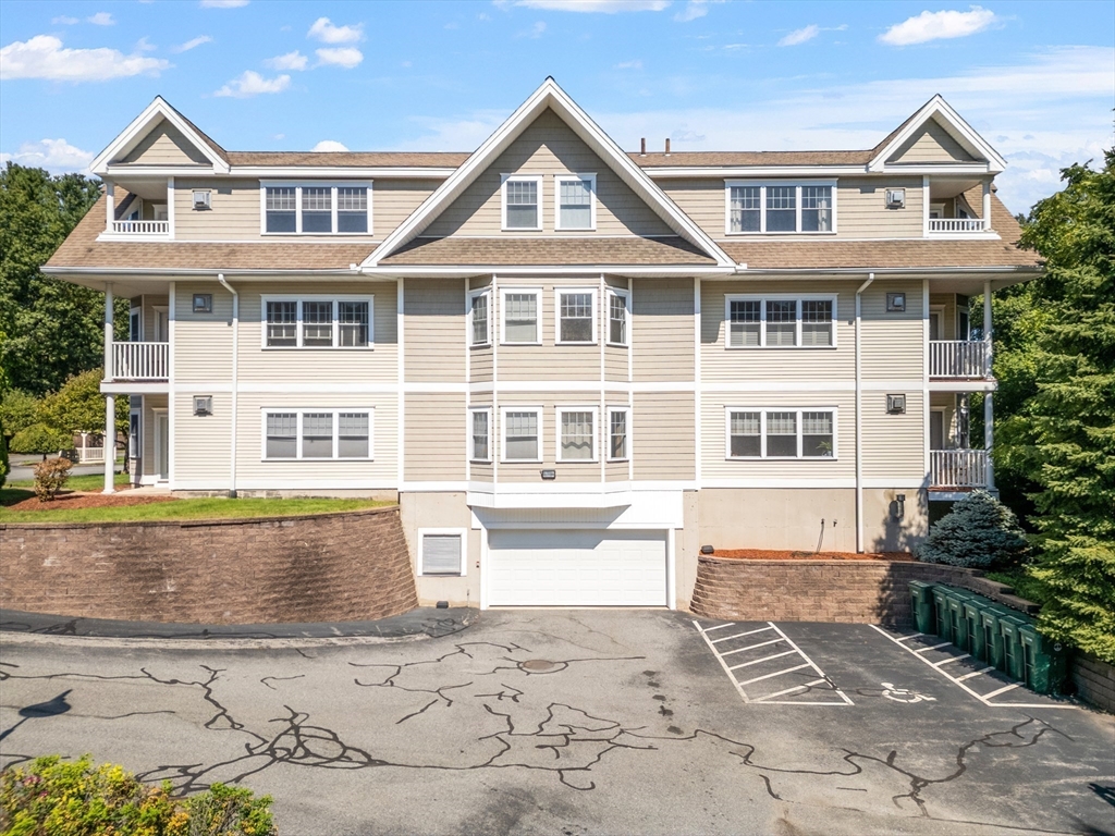 Chelmsford, Massachusetts, 01863, United States, 2 Bedrooms Bedrooms, ,2 BathroomsBathrooms,Residential,For Sale,1939125