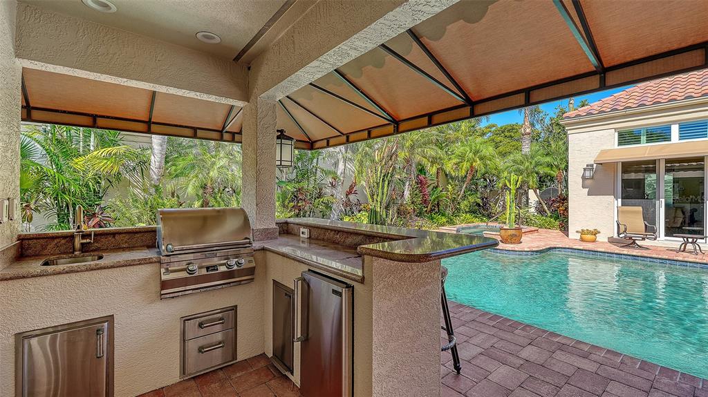 Longboat Key, Florida, 34228, United States, 3 Bedrooms Bedrooms, ,4 BathroomsBathrooms,Residential,For Sale,1986320