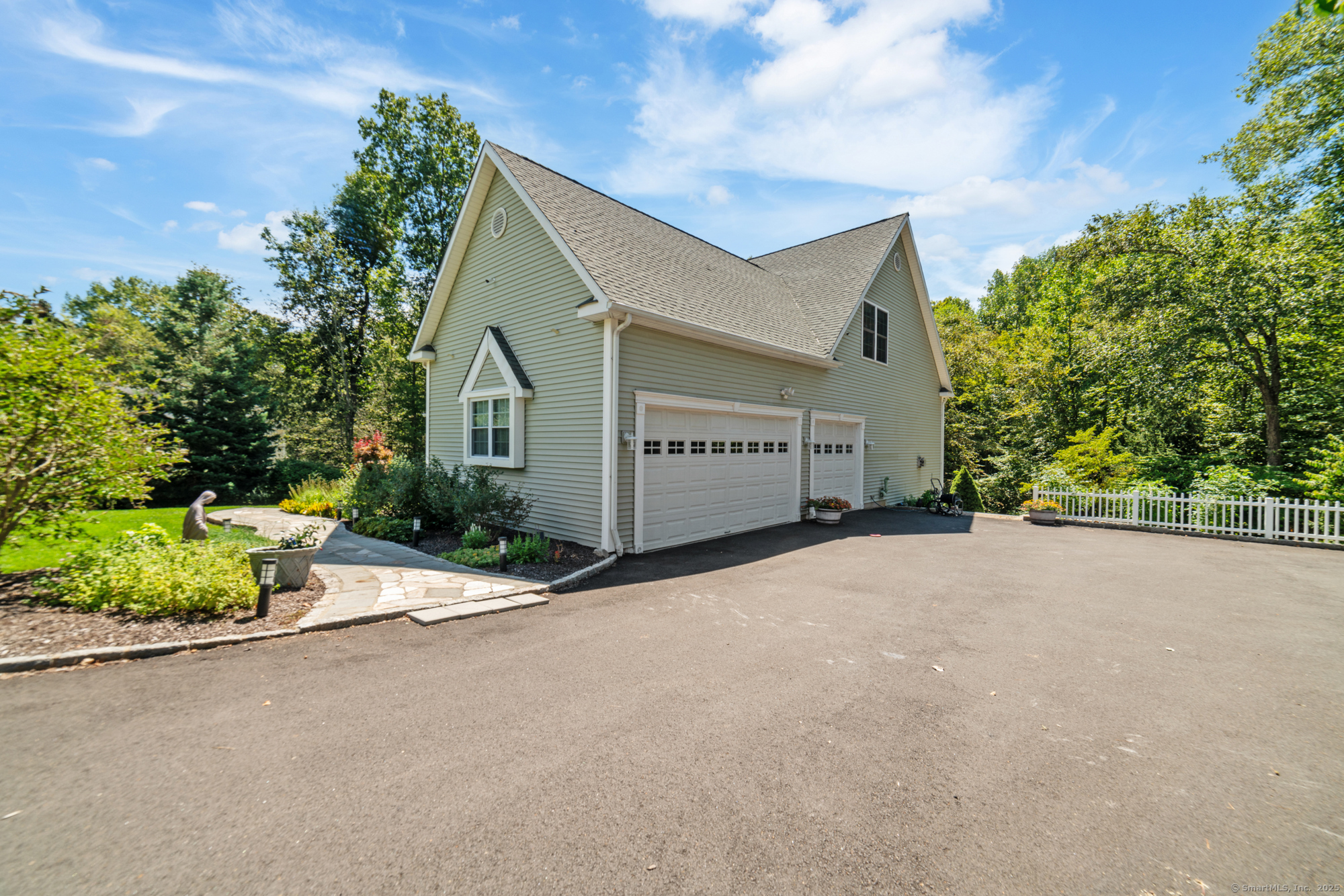 Seymour, Connecticut, 06483, United States, 4 Bedrooms Bedrooms, ,4 BathroomsBathrooms,Residential,For Sale,1927262
