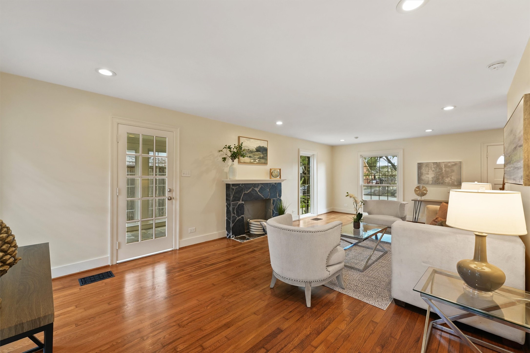 Houston, Texas, 77098, United States, 4 Bedrooms Bedrooms, ,3 BathroomsBathrooms,Residential,For Sale,1849848