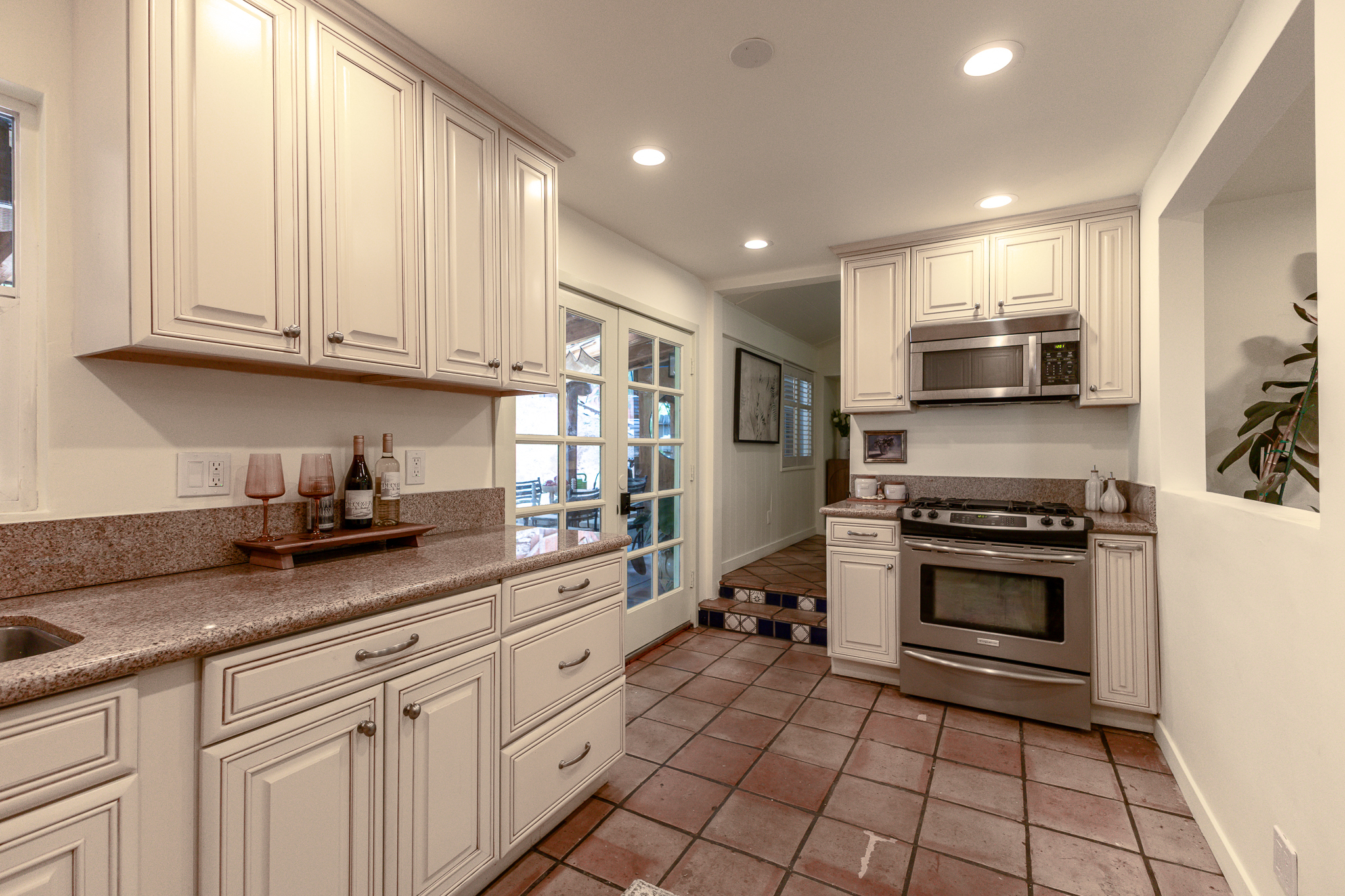  927 Pine Grove Ave - 物件實景