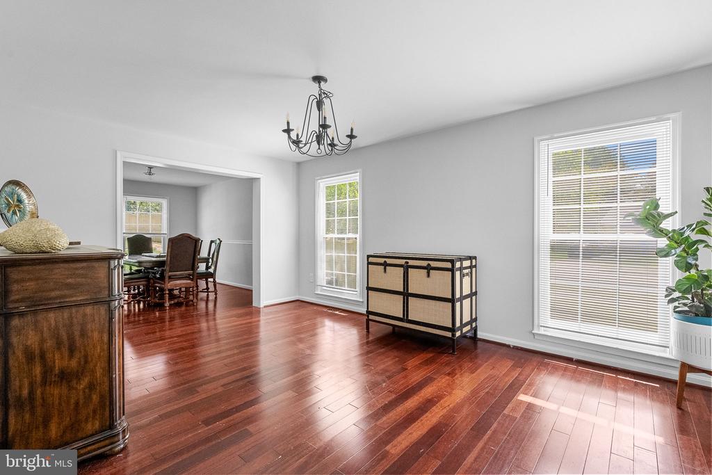 Gainesville, Virginia, 20155, United States, 4 Bedrooms Bedrooms, ,3 BathroomsBathrooms,Residential,For Sale,2049093