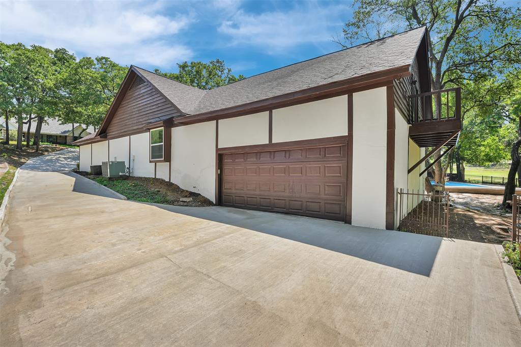 200 Silverleaf Drive, Fort Worth, Texas, 76112, United States, 5 Bedrooms Bedrooms, ,6 BathroomsBathrooms,Residential,For Sale,200 Silverleaf Drive,1618780
