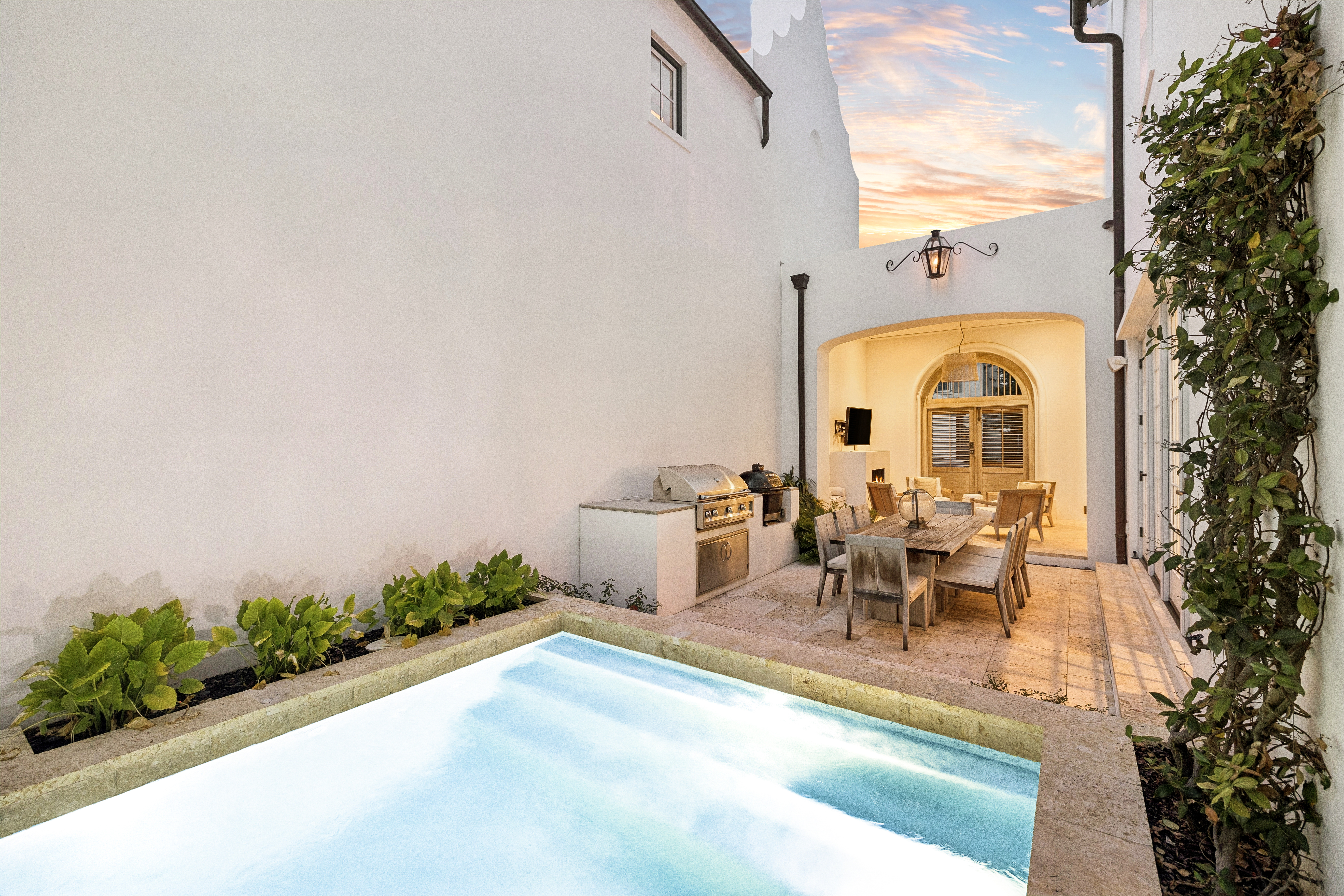  Courtyard Retreat with Dual Primary Suites in Coastal Community - 物件實景