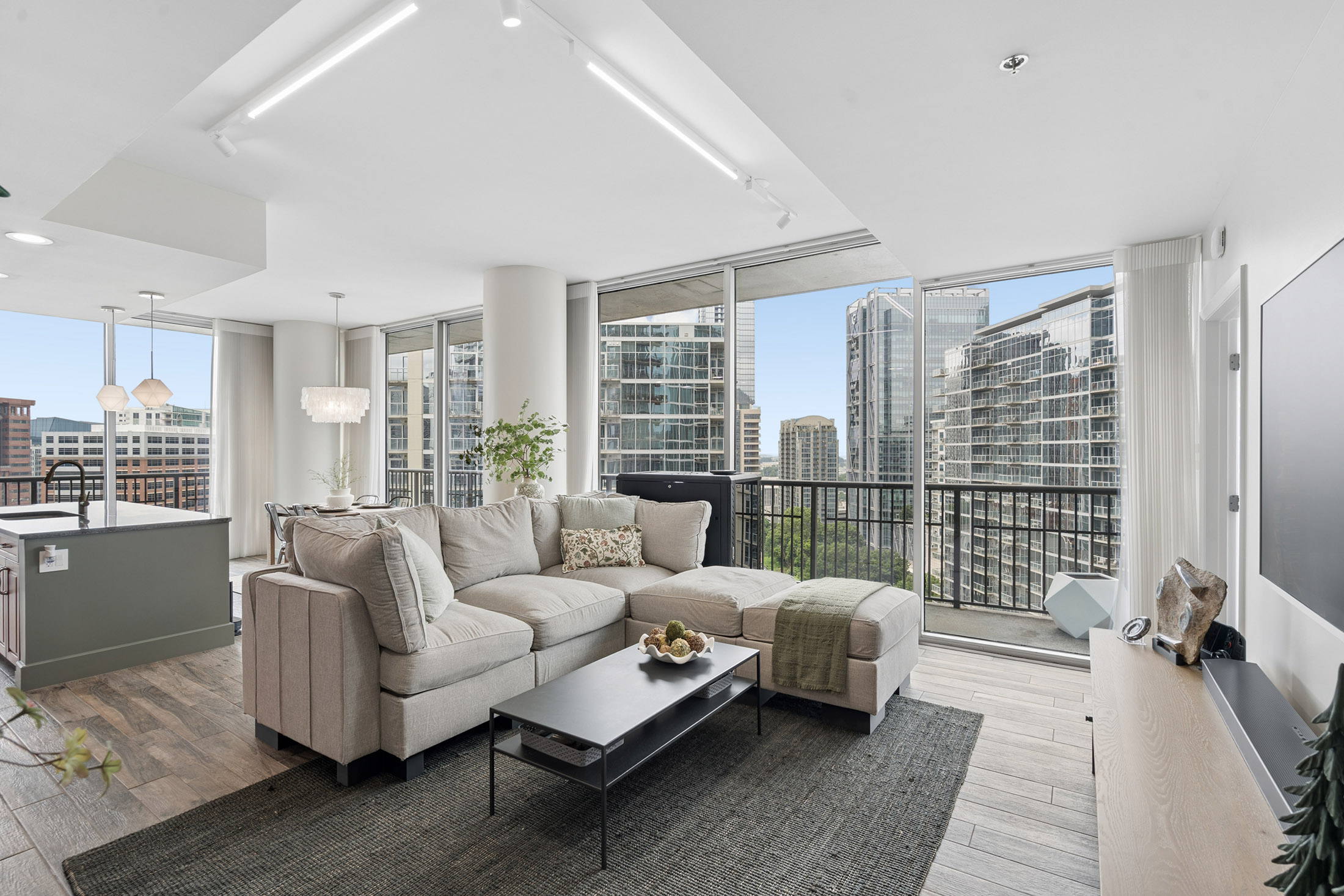  Stunning Southwest Views from Corner Residence at 1010 Midtown - 物件實景