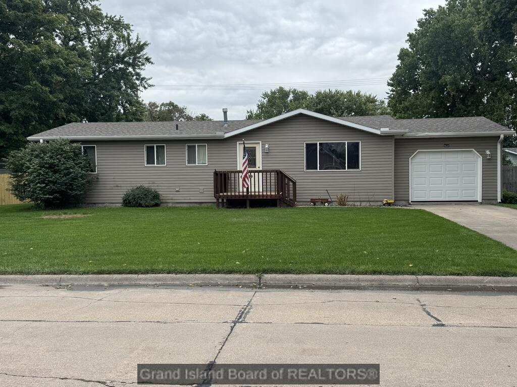 12th St, Wood River, NE 68883