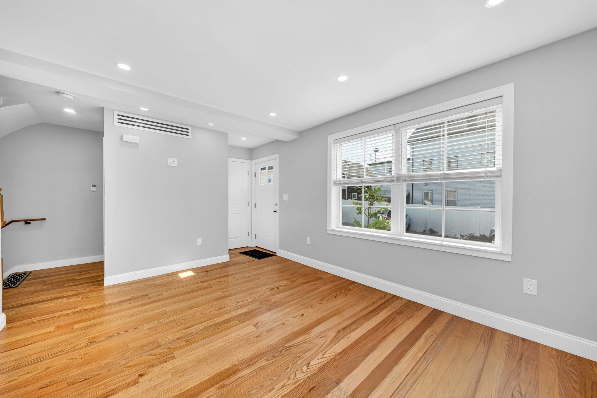 Lynn, Massachusetts, 01902, United States, 3 Bedrooms Bedrooms, ,4 BathroomsBathrooms,Residential,For Sale,1943123