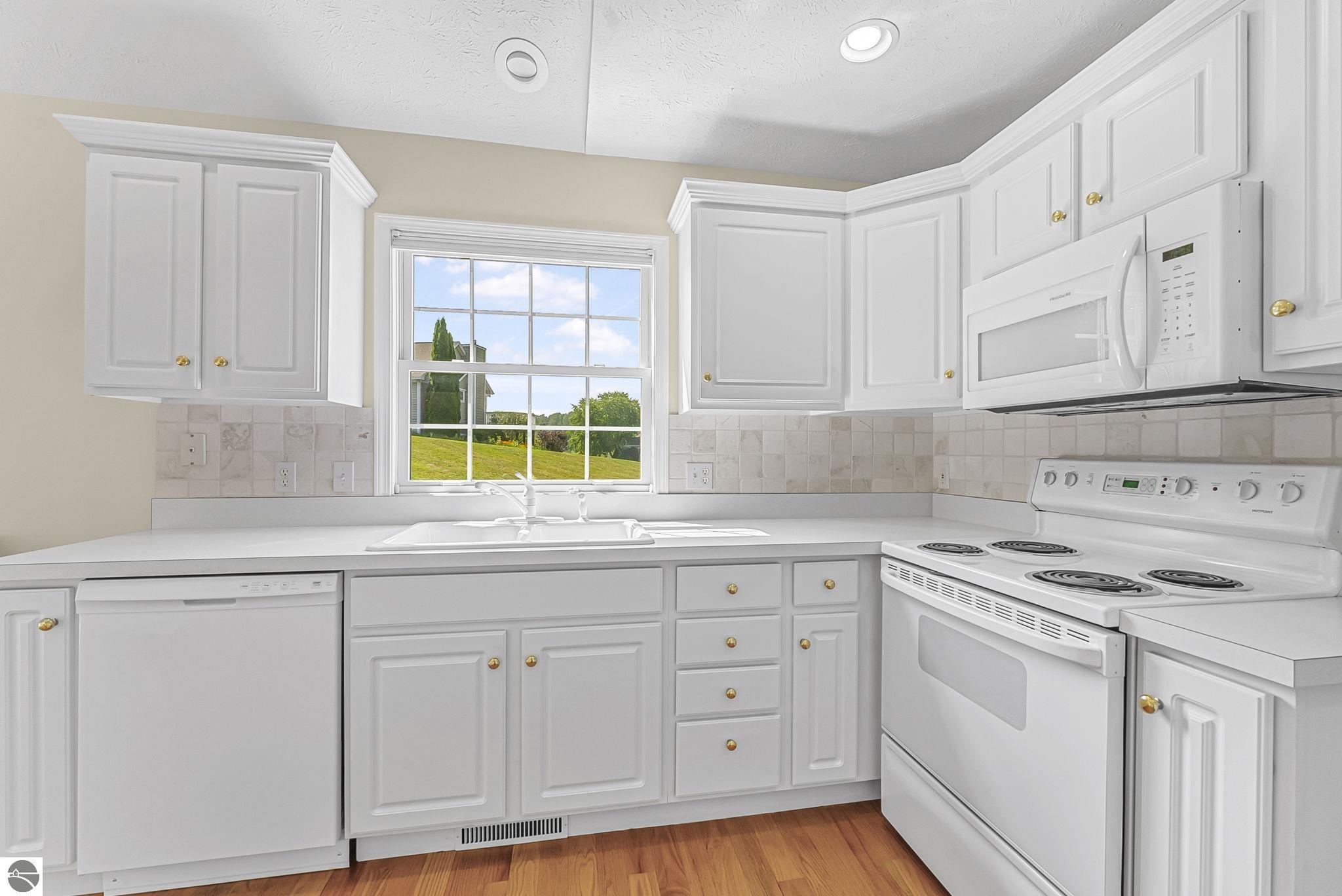 Traverse City, Michigan, 49685, United States, 3 Bedrooms Bedrooms, ,1 BathroomBathrooms,Residential,For Sale,1984213