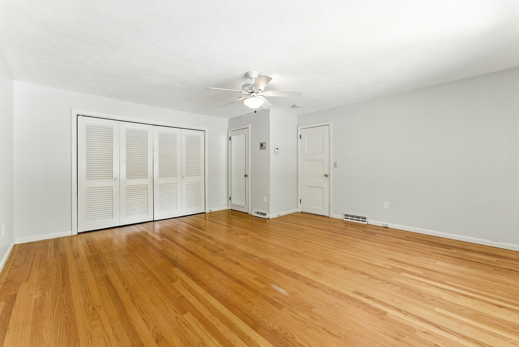 Longmeadow, Massachusetts, 01106, United States, 3 Bedrooms Bedrooms, ,3 BathroomsBathrooms,Residential,For Sale,1933397