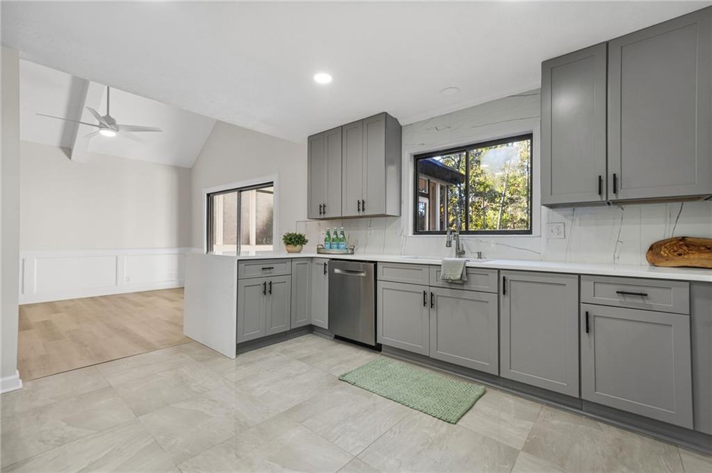 Snellville, Georgia, 30039, United States, 5 Bedrooms Bedrooms, ,4 BathroomsBathrooms,Residential,For Sale,1993862