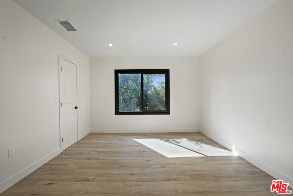 Los Angeles, California, 90007, United States, 5 Bedrooms Bedrooms, ,3 BathroomsBathrooms,Residential,For Sale,1843500