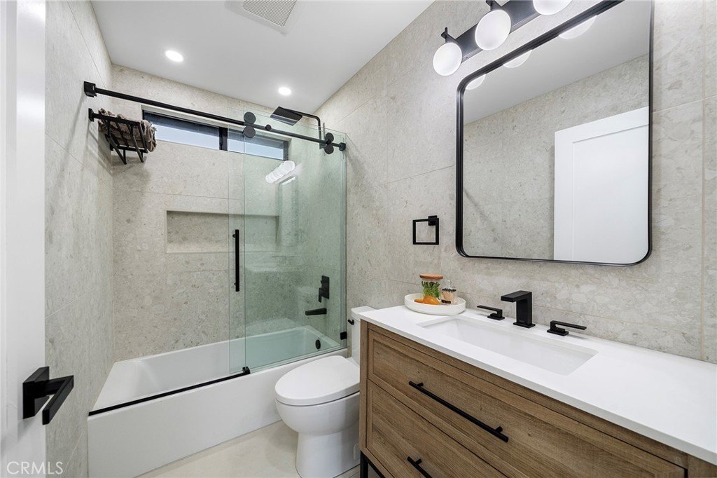 Los Angeles, California, 90031, United States, 5 Bedrooms Bedrooms, ,2 BathroomsBathrooms,Residential,For Sale,2005567