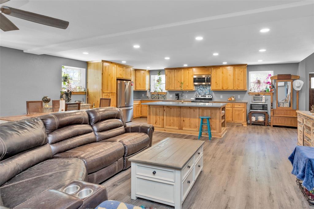 Conroe, Texas, 77302, United States, 4 Bedrooms Bedrooms, ,4 BathroomsBathrooms,Residential,For Sale,1981882