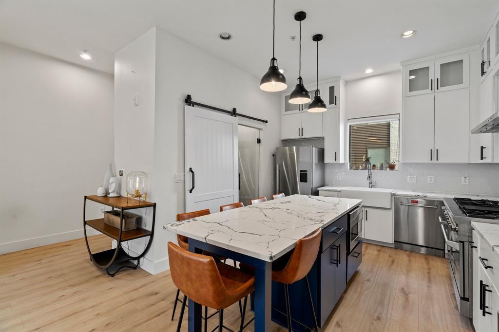 Dallas, Texas, 75219, United States, 2 Bedrooms Bedrooms, ,3 BathroomsBathrooms,Residential,For Sale,1911883
