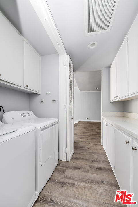 Los Angeles, California, 90024, United States, 2 Bedrooms Bedrooms, ,2 BathroomsBathrooms,Residential,For Sale,1908250