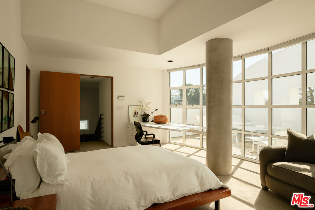Los Angeles, California, 90049, United States, 4 Bedrooms Bedrooms, ,5 BathroomsBathrooms,Residential,For Sale,1882752