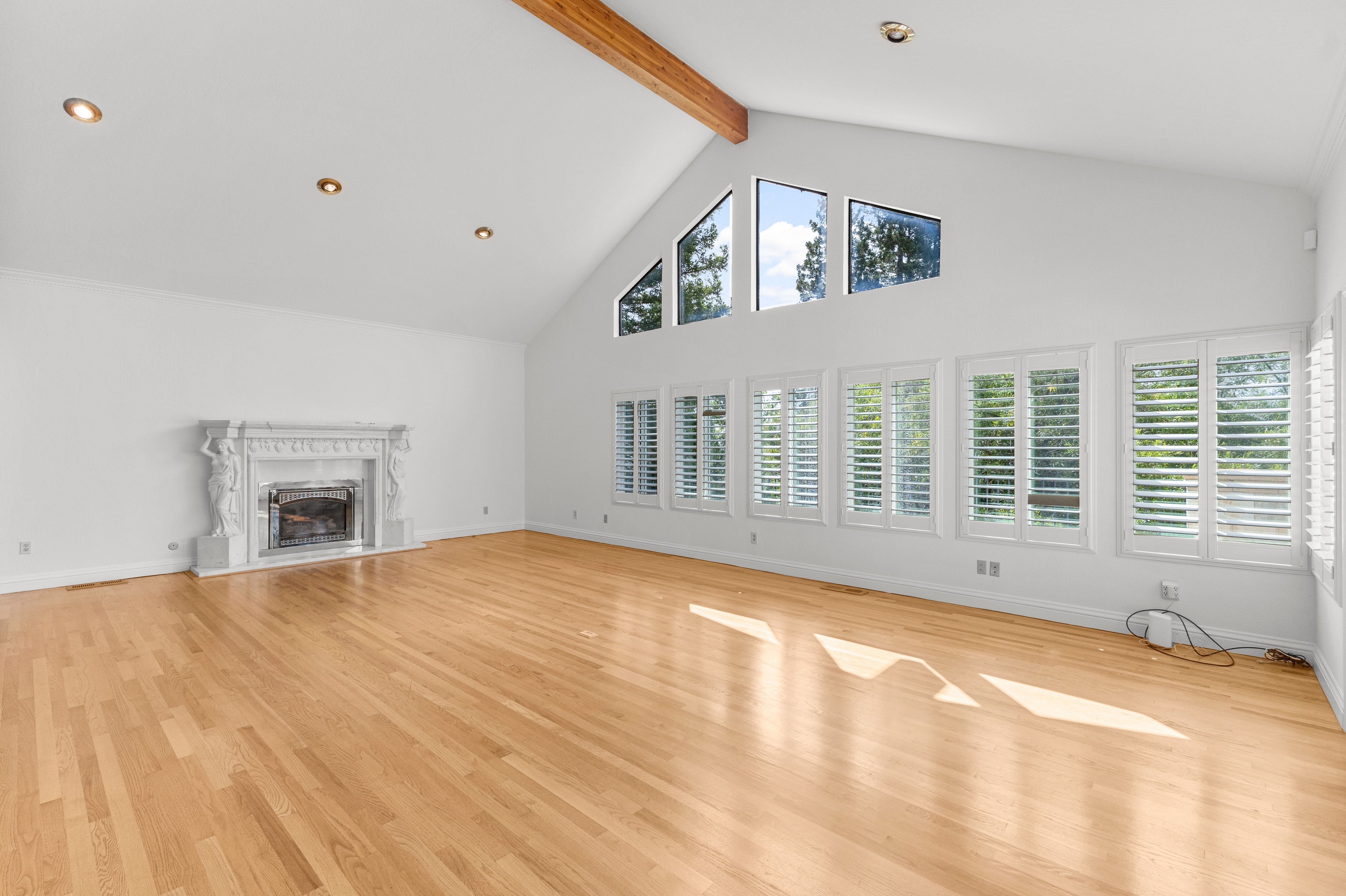  Elegant Custom Home in Gated Silver Maple - 物件實景