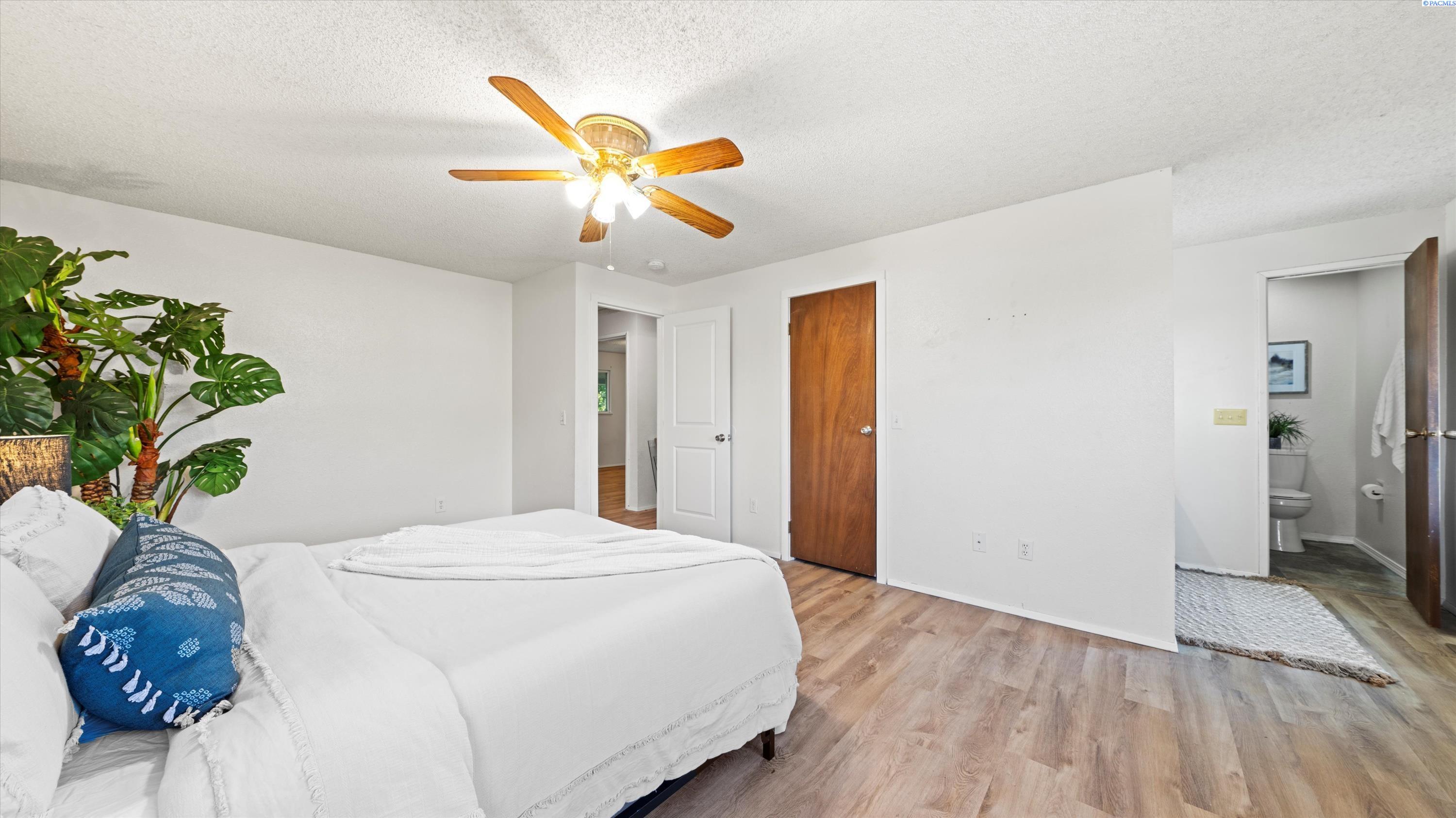 Kennewick, Washington, 99338, United States, 4 Bedrooms Bedrooms, ,1 BathroomBathrooms,Residential,For Sale,1933317