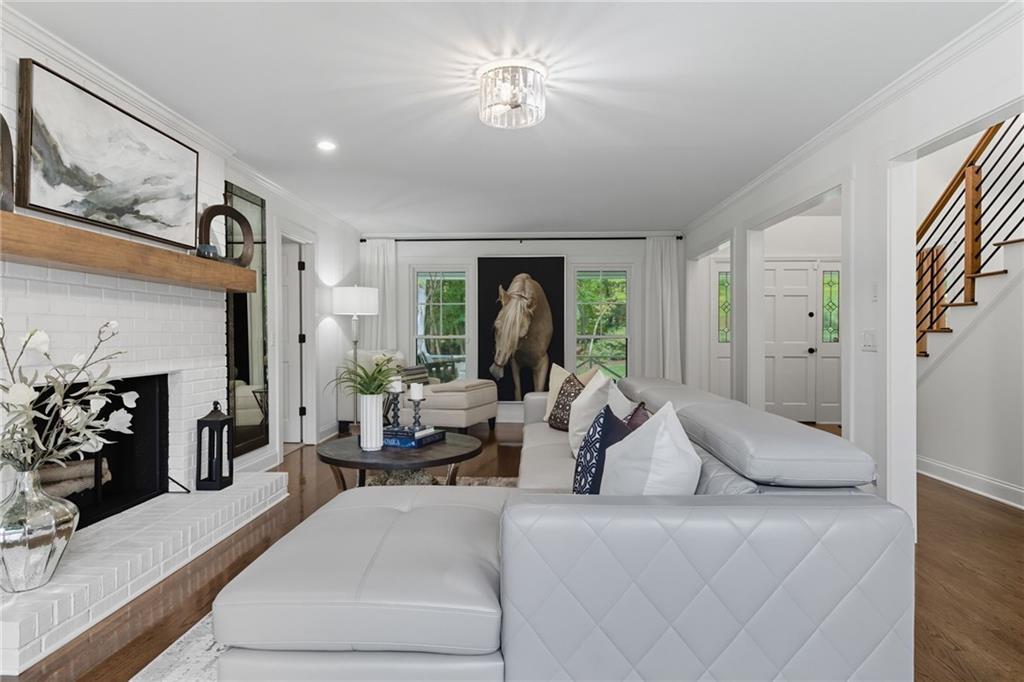 Alpharetta, Georgia, 30005, United States, 4 Bedrooms Bedrooms, ,6 BathroomsBathrooms,Residential,For Sale,1983404